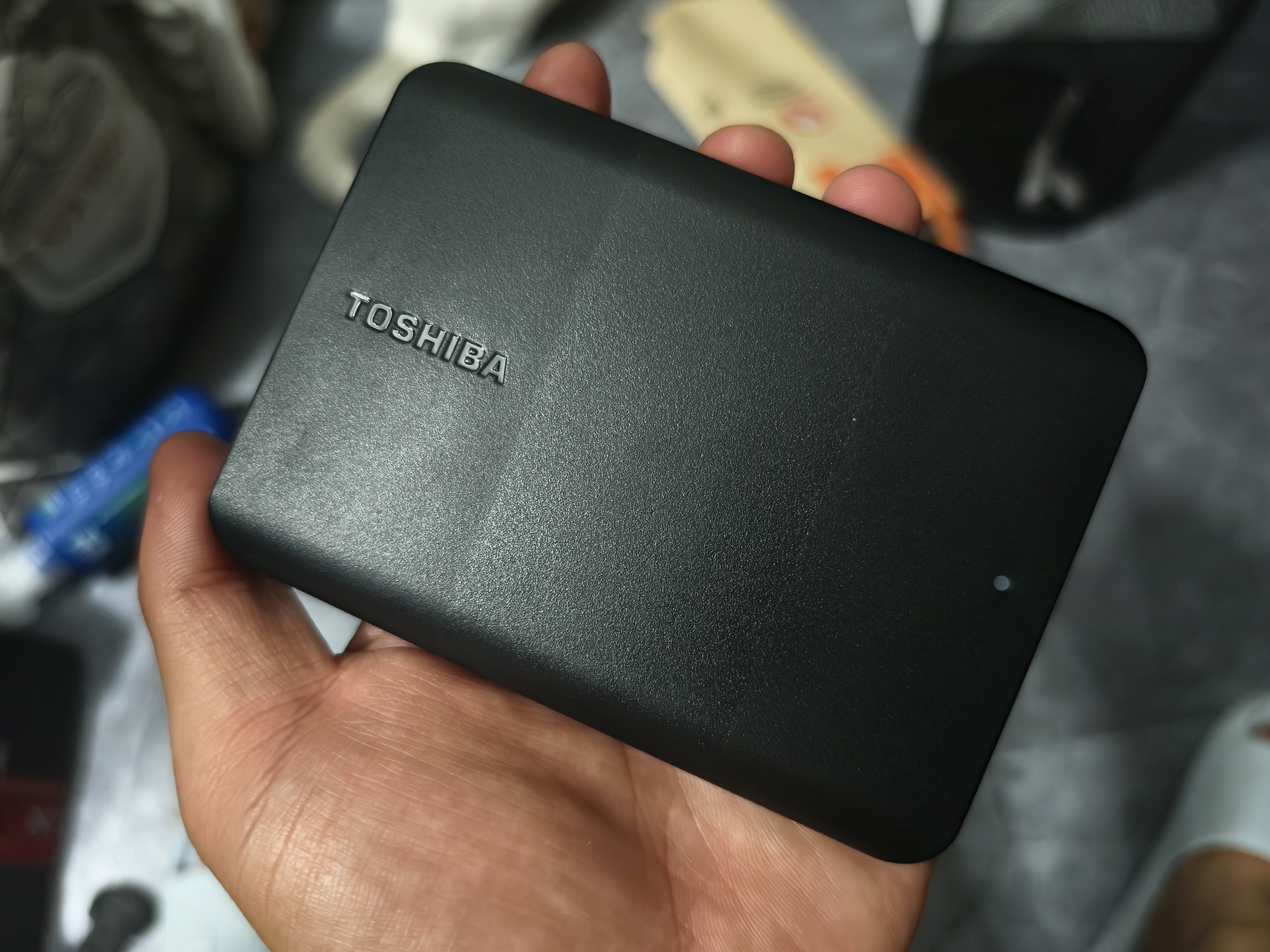 东芝（TOSHIBA）2TB 移动硬盘机械 新小黑A5 USB3.2 Gen 1 2.5英寸 兼容Mac 数据存储 轻薄便携 实拍图