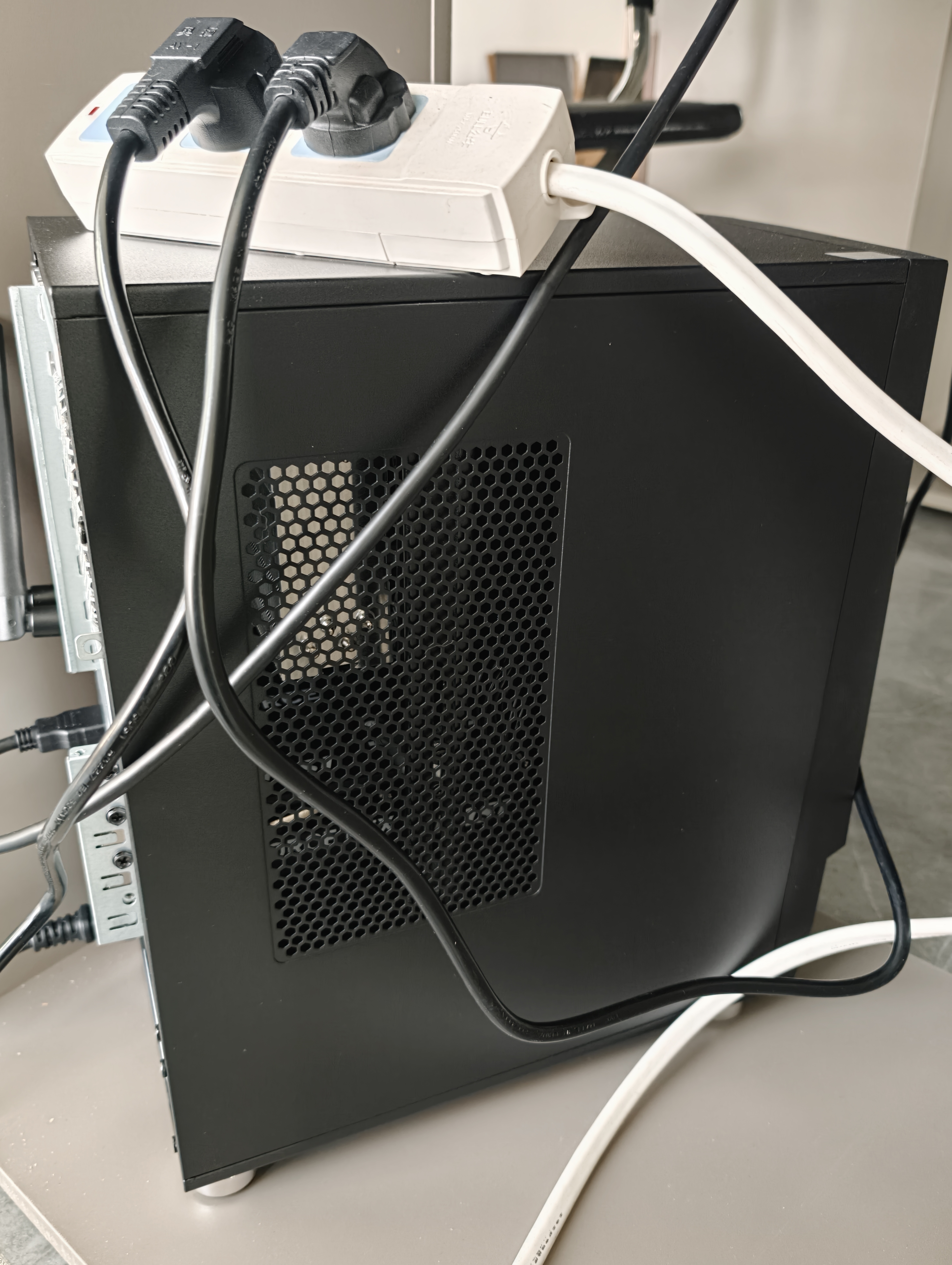 微星（MSI）无烬E1 酷睿7 230H/RTX5060/32G/1T国家补贴游戏台式机电脑主机设计师整机openclaw龙虾 实拍图