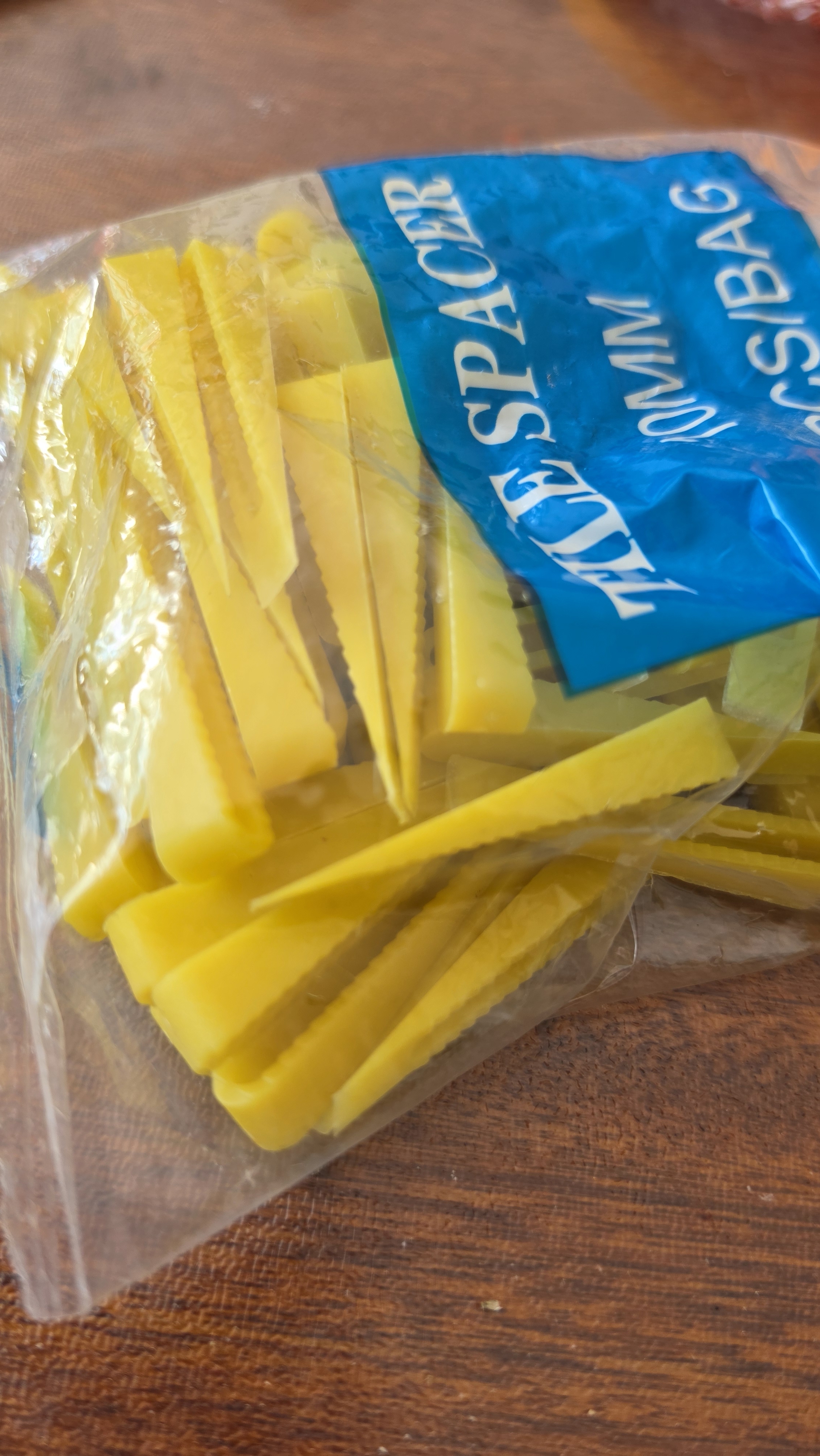LSNUO瓷砖垫片找平器铺砖瓷砖隔片瓷砖小插片垫片缝卡垫子贴砖专用工具 黄色大号垫片1包*每包约100片 实拍图