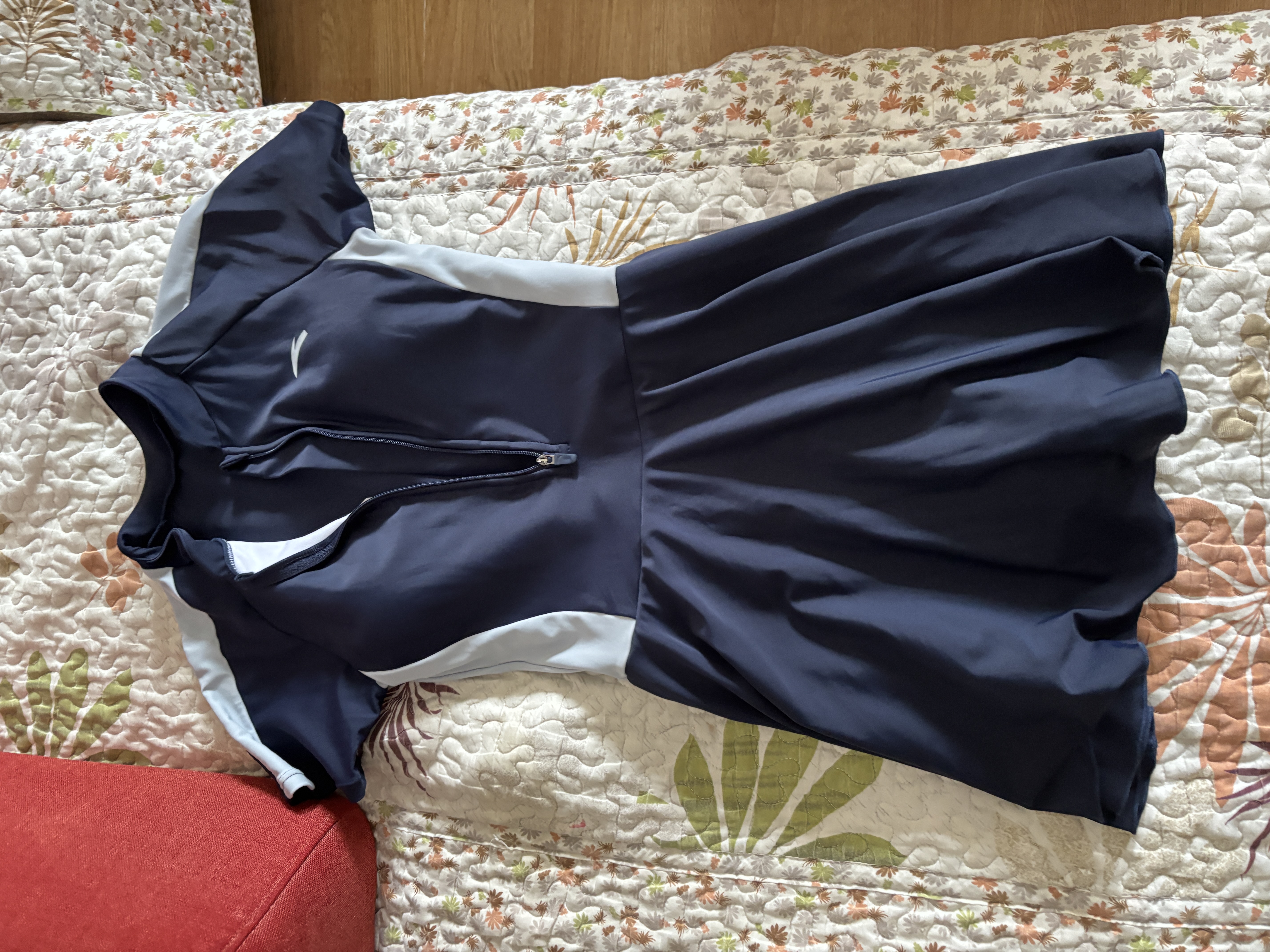 安踏（ANTA）小蛮腰泳衣女士连衣裙式成人保守泳装修身显瘦遮肉弹力温泉泳衣 M 实拍图