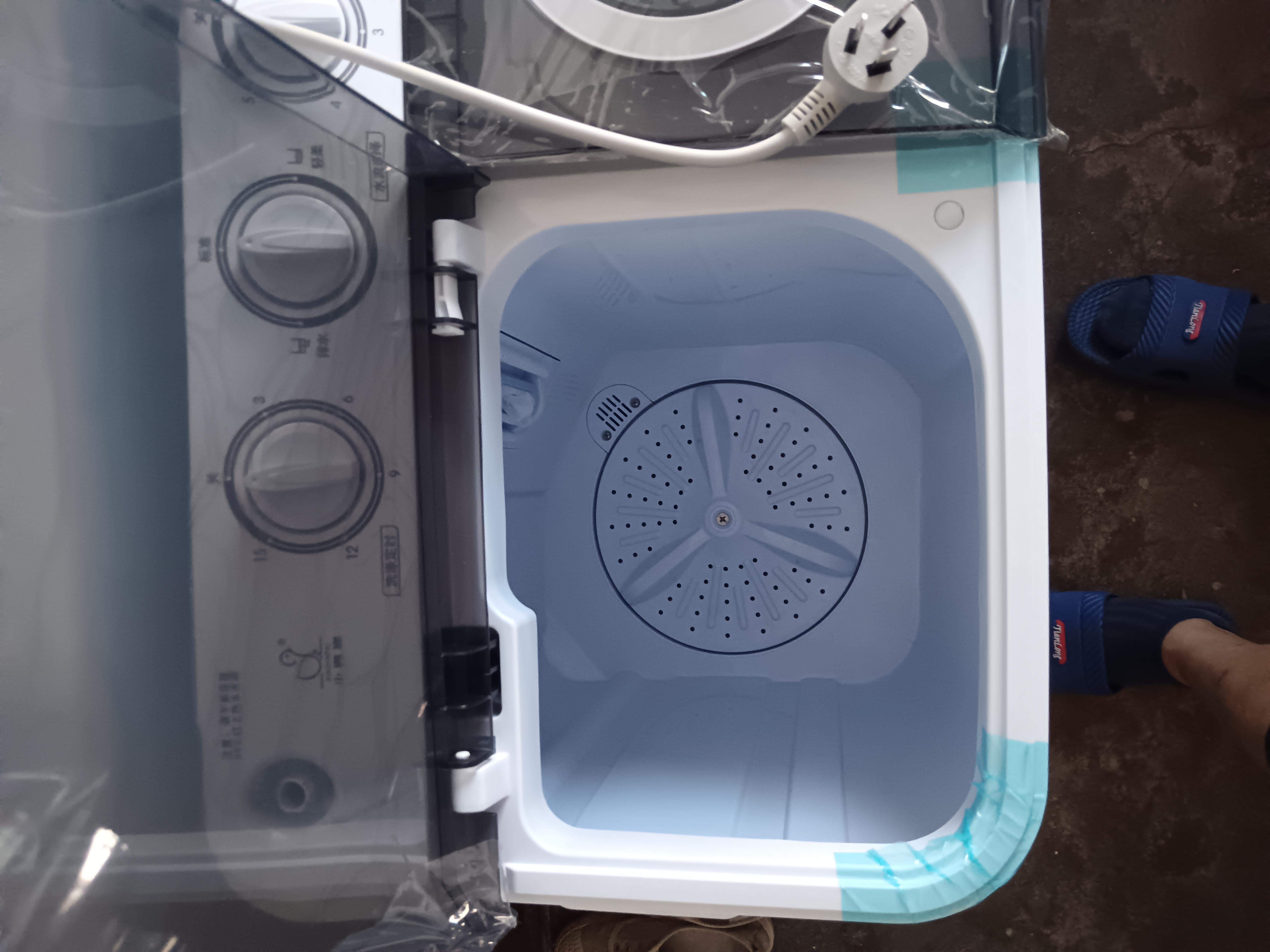 小鸭【官方店】半自动洗衣机迷你小型波轮大容量租房宿舍家用双桶双缸分区脱水甩干老式强力去污 8.5KG  洗5.5+脱3.0+强劲电机终身联保 双缸 实拍图