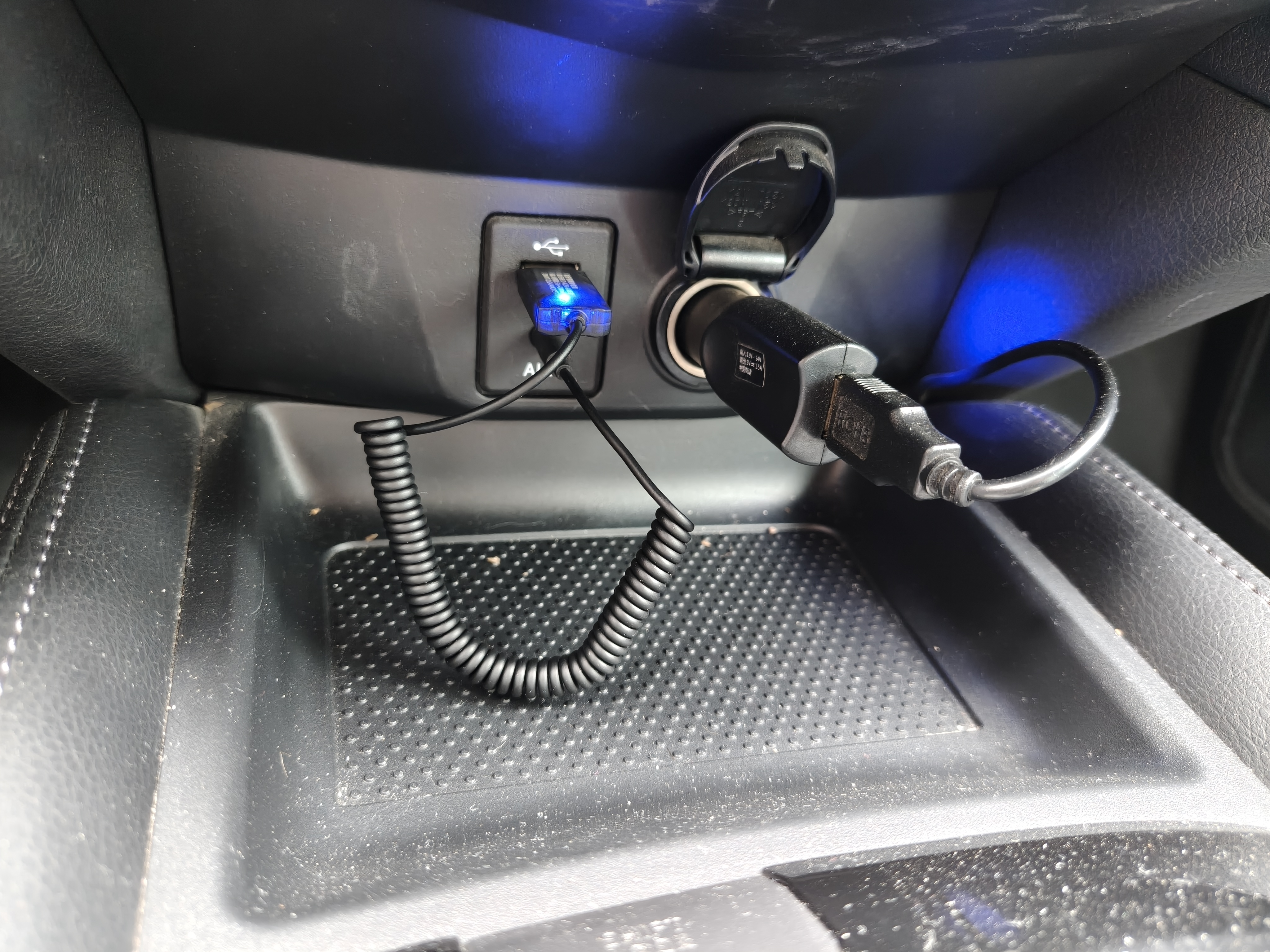 毕亚兹 AUX车载蓝牙接收器6.0版 USB蓝牙适配器降噪3.5MM音频线音响转蓝牙音响适用手机/通话/听歌/导航 实拍图