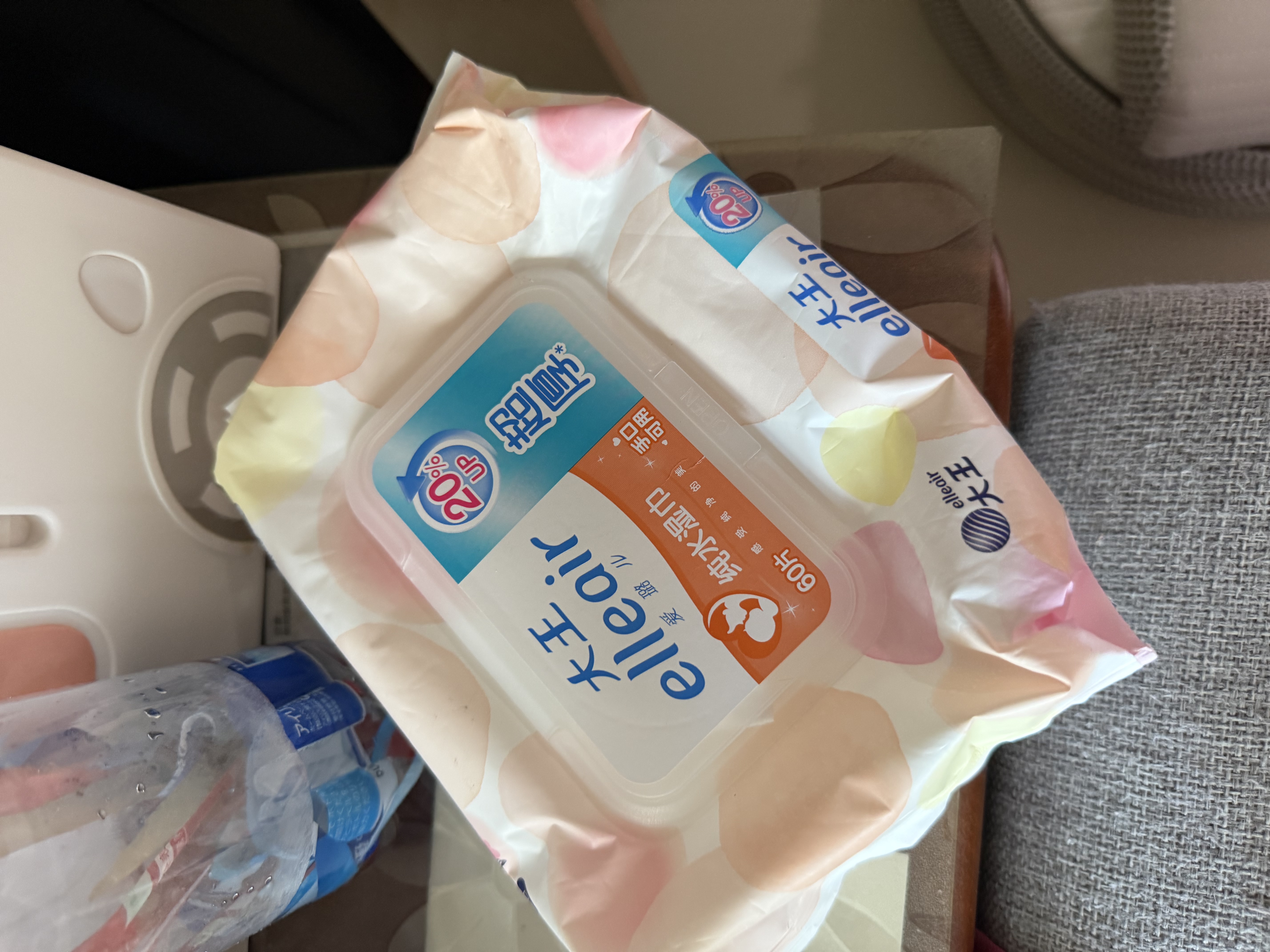 爱璐儿（Elleair）大王纯水湿巾孕妇婴儿可用手口湿巾 尝鲜装 60抽 1包 实拍图