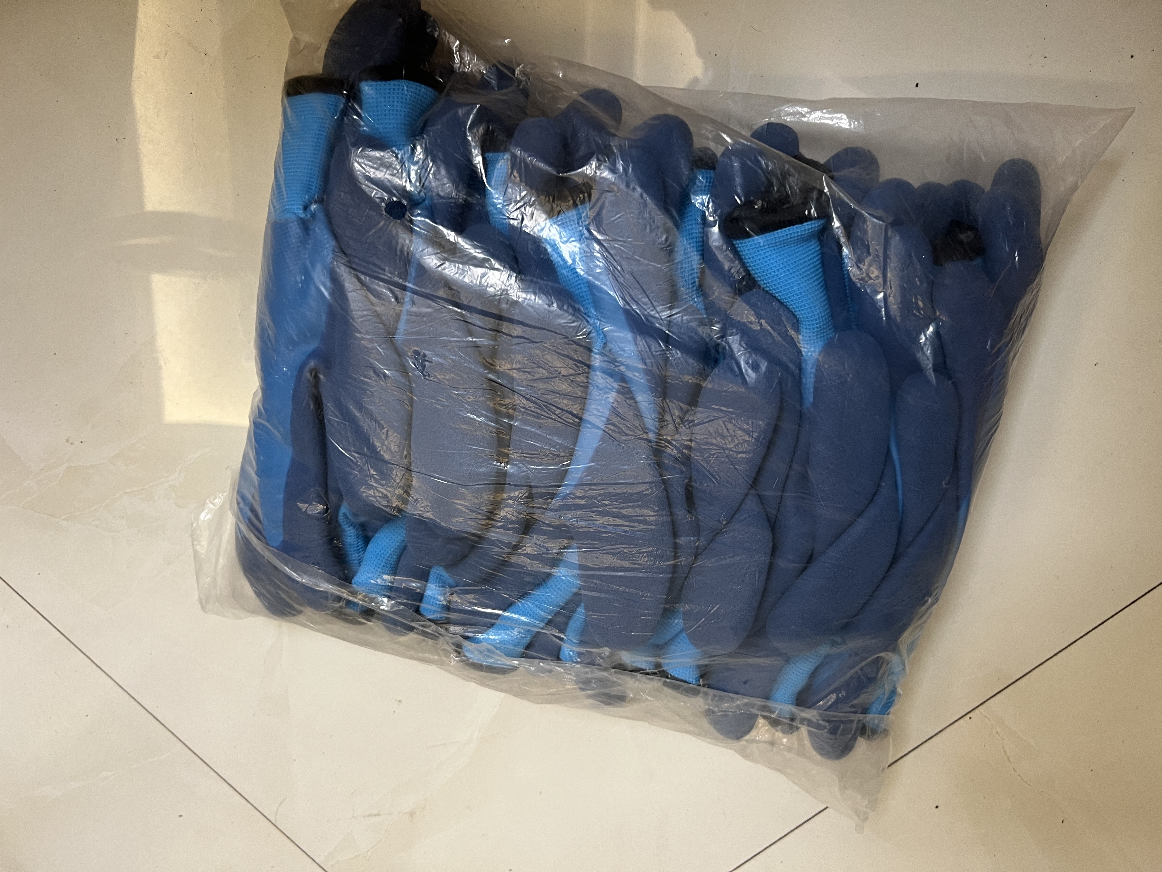 鲁工防冻保暖劳保手套 加绒加厚橡胶皮 防水防寒耐低温防风防滑冷库水产工地用机械户外冬季作业防护用品10双 实拍图