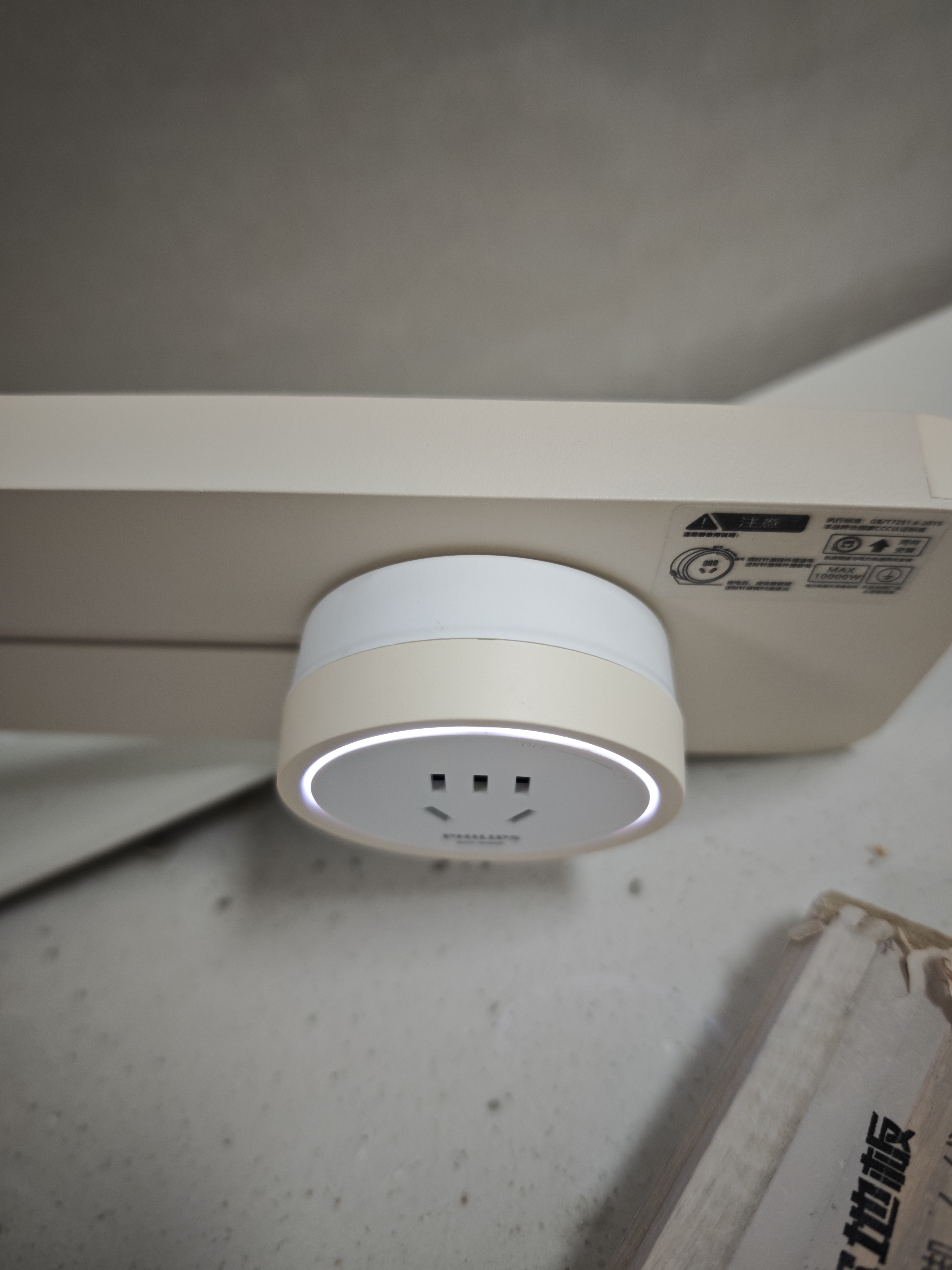 飞利浦（PHILIPS）圆弧轨道插座轻薄氛围灯排插墙壁挂式无线免开槽滑轨插板餐边柜导轨开关插座面板40cm+2个适配器白 实拍图