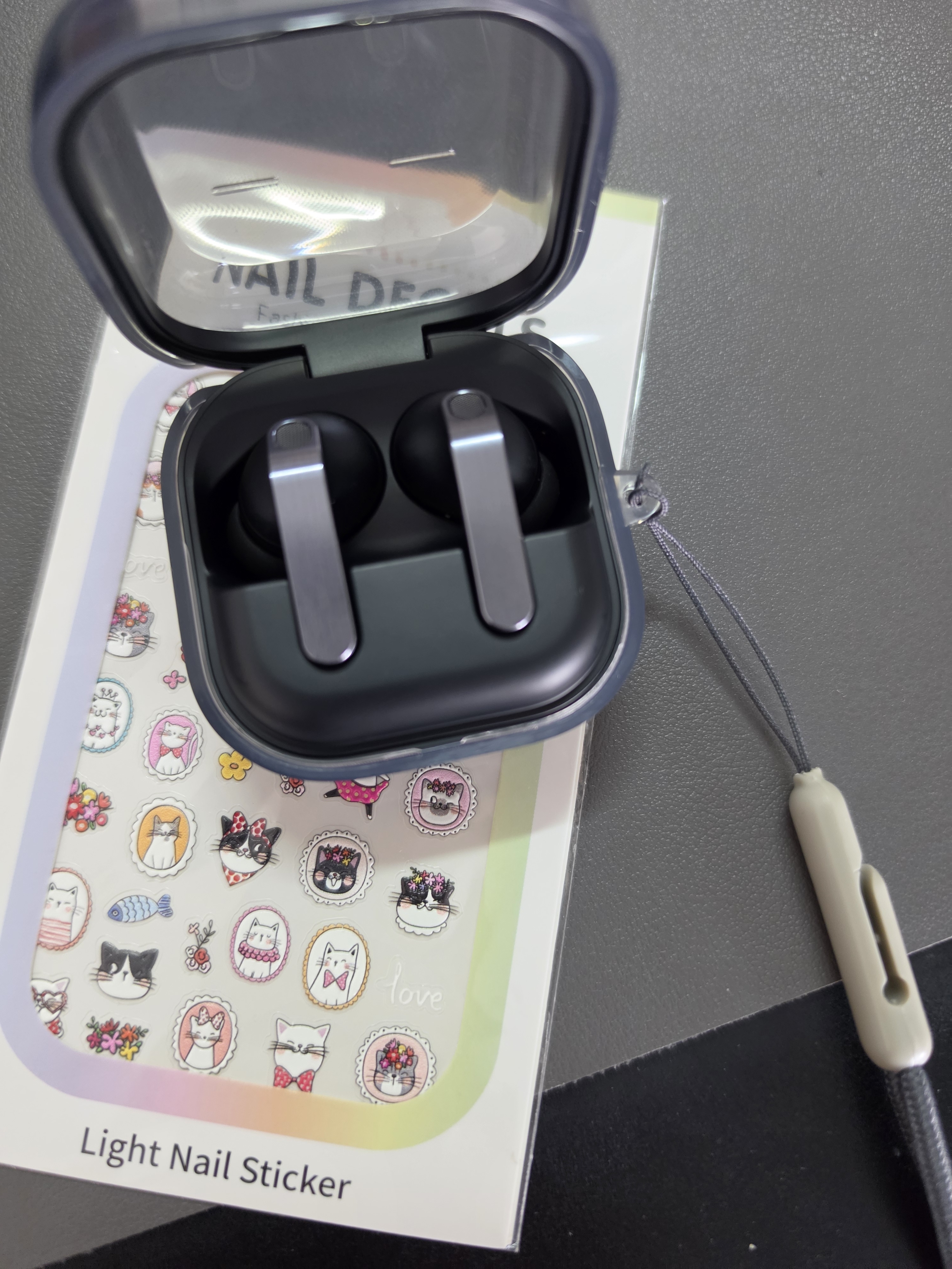 三星【重磅新品】Samsung Buds4 Pro 增强型自适应主动降噪无线蓝牙耳机/入耳式/教师节礼物 旷宇黑 实拍图