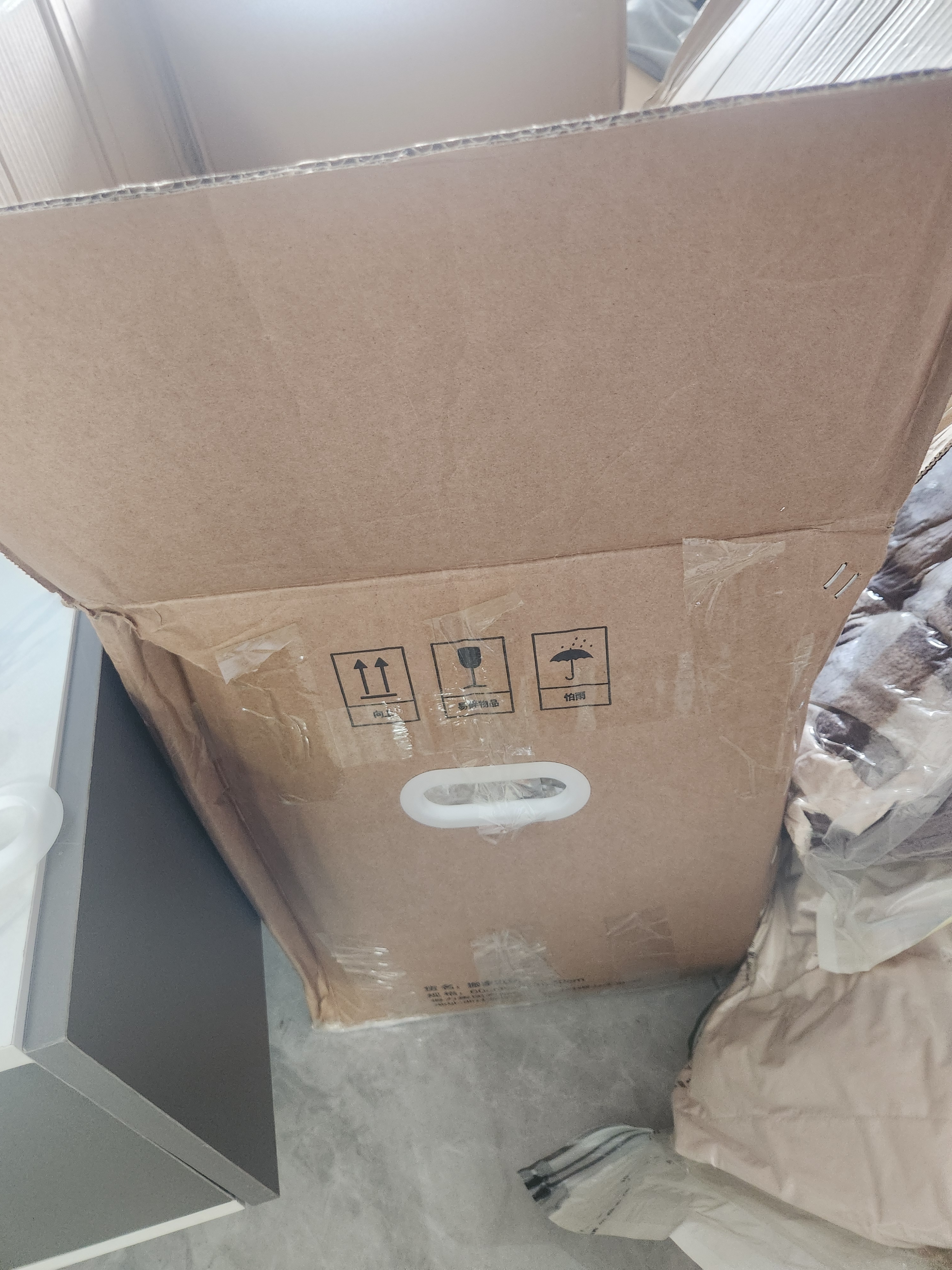 得力（deli）搬家纸箱 加厚特大号快递打包箱收纳纸箱子60*40*50cm【有扣手5个装+封箱胶带+三色记号笔】 实拍图
