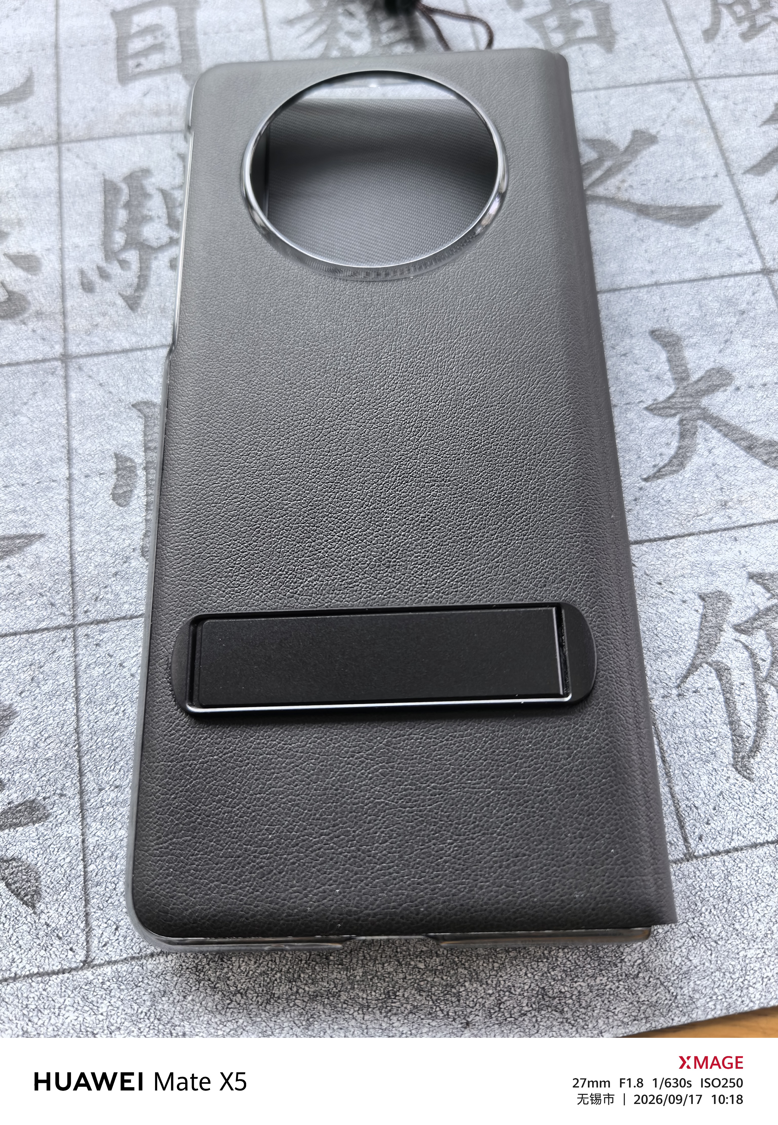 京工智造【智能视窗丨免翻盖接听】适用华为matex5手机壳新款x5折叠屏典藏版真皮翻盖保护套超薄全包款防摔 Mate X5【羽砂黑】纳帕真皮丨合金支架 智能视窗丨全包翻盖防护 实拍图