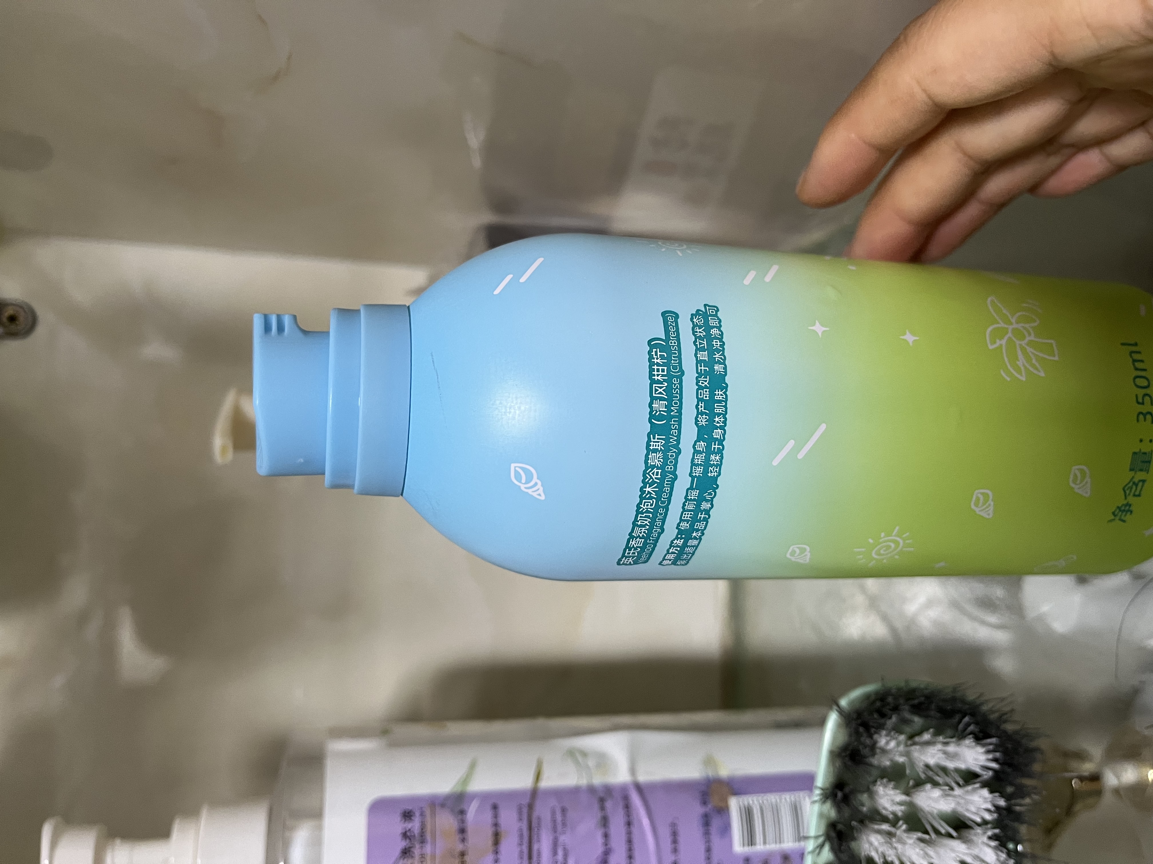 英氏青少年沐浴露持久留香氛 成人沐浴露泡沫 小奶泡350ml 清风柑柠 实拍图