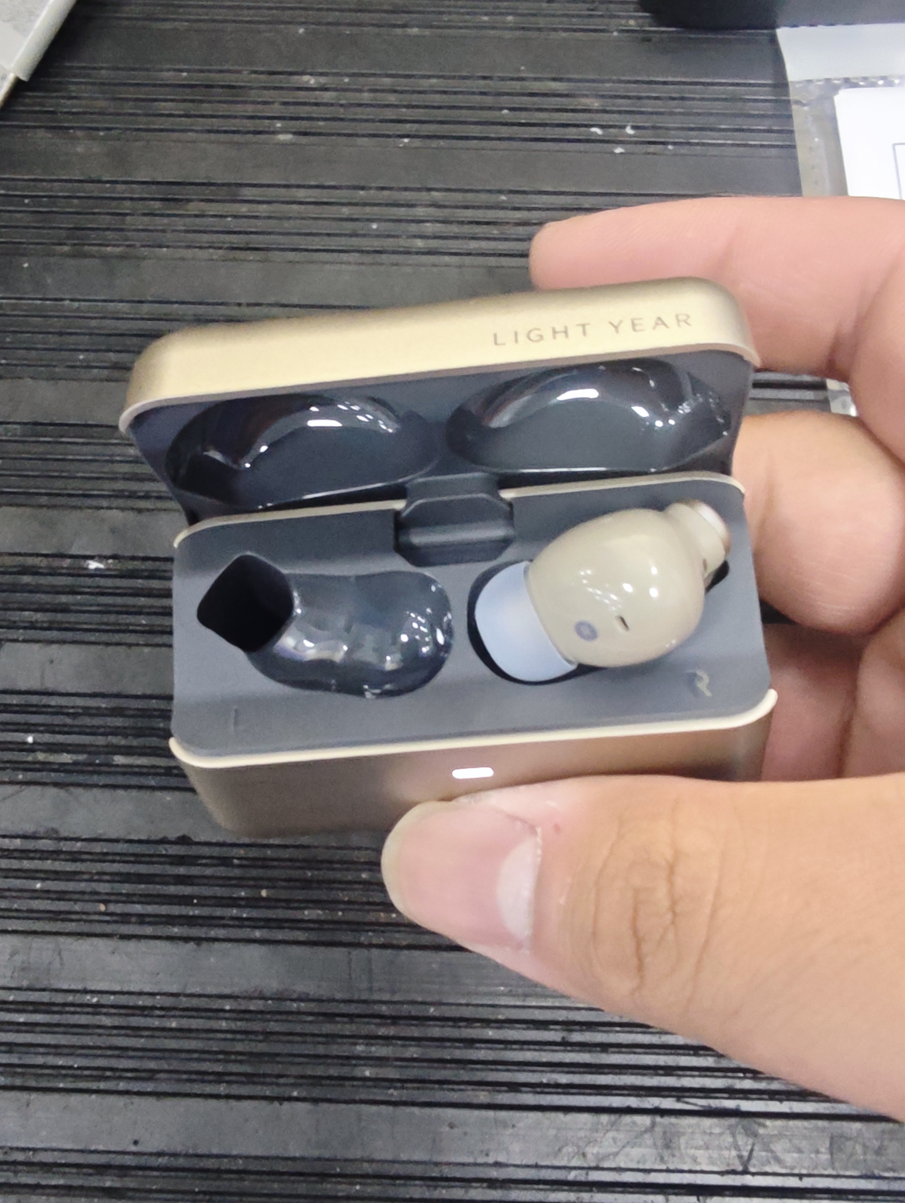 籁特易耳【八仓现货】星环Ultra蓝牙耳机入耳式真无线HiFi高音质深度主动降噪通话清晰游戏运动超长续航 芽灰【千元音质丨深空降噪】 LDAC/LHDC V5-双版本 实拍图
