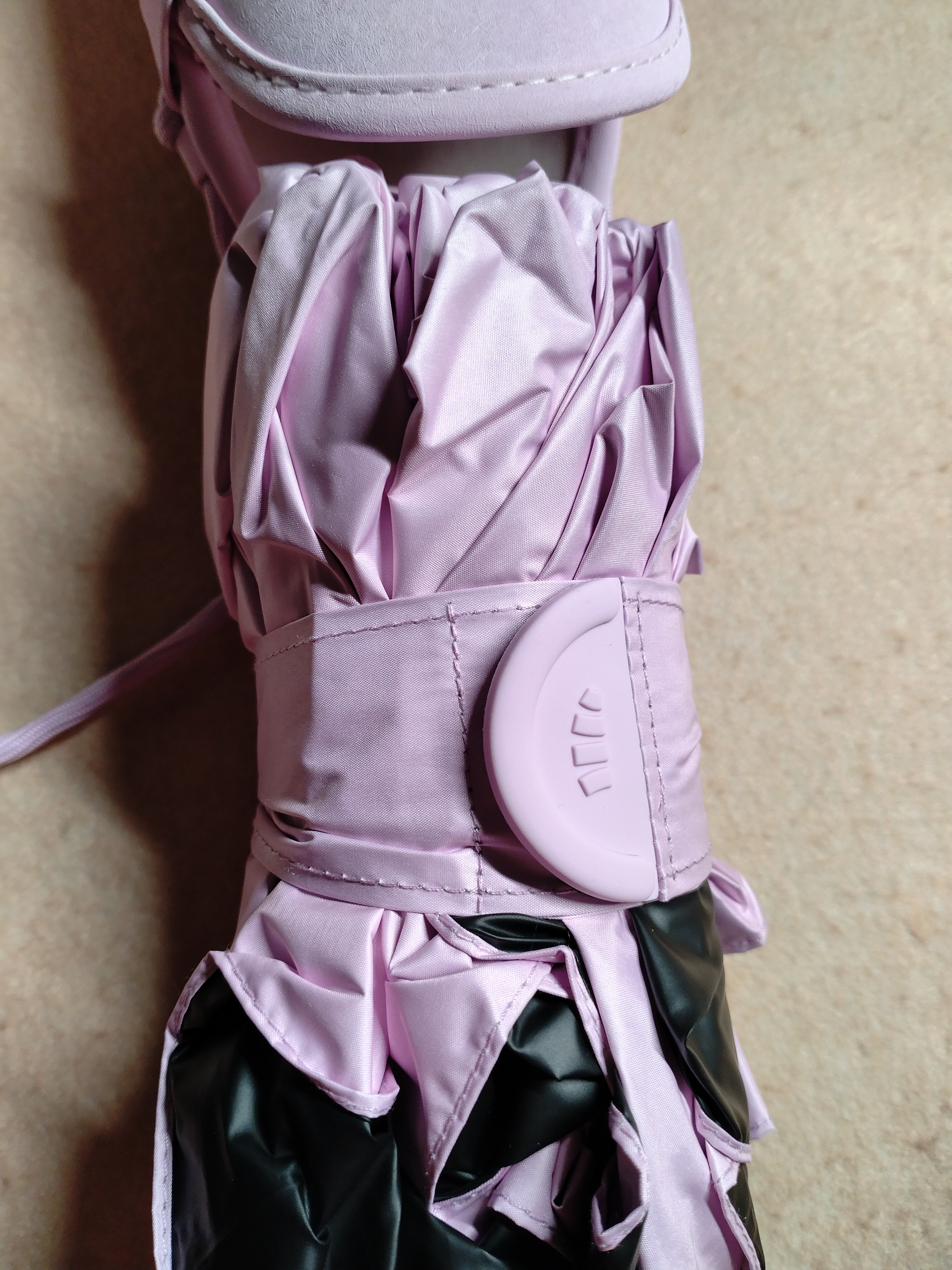 蕉下（beneunder）防紫外线遮阳伞太阳伞防晒伞五折黑胶胶囊晴雨伞BM525糖霜粉 实拍图
