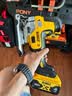 得伟（DEWALT）12V-60V 通用锂电充电器 实拍图