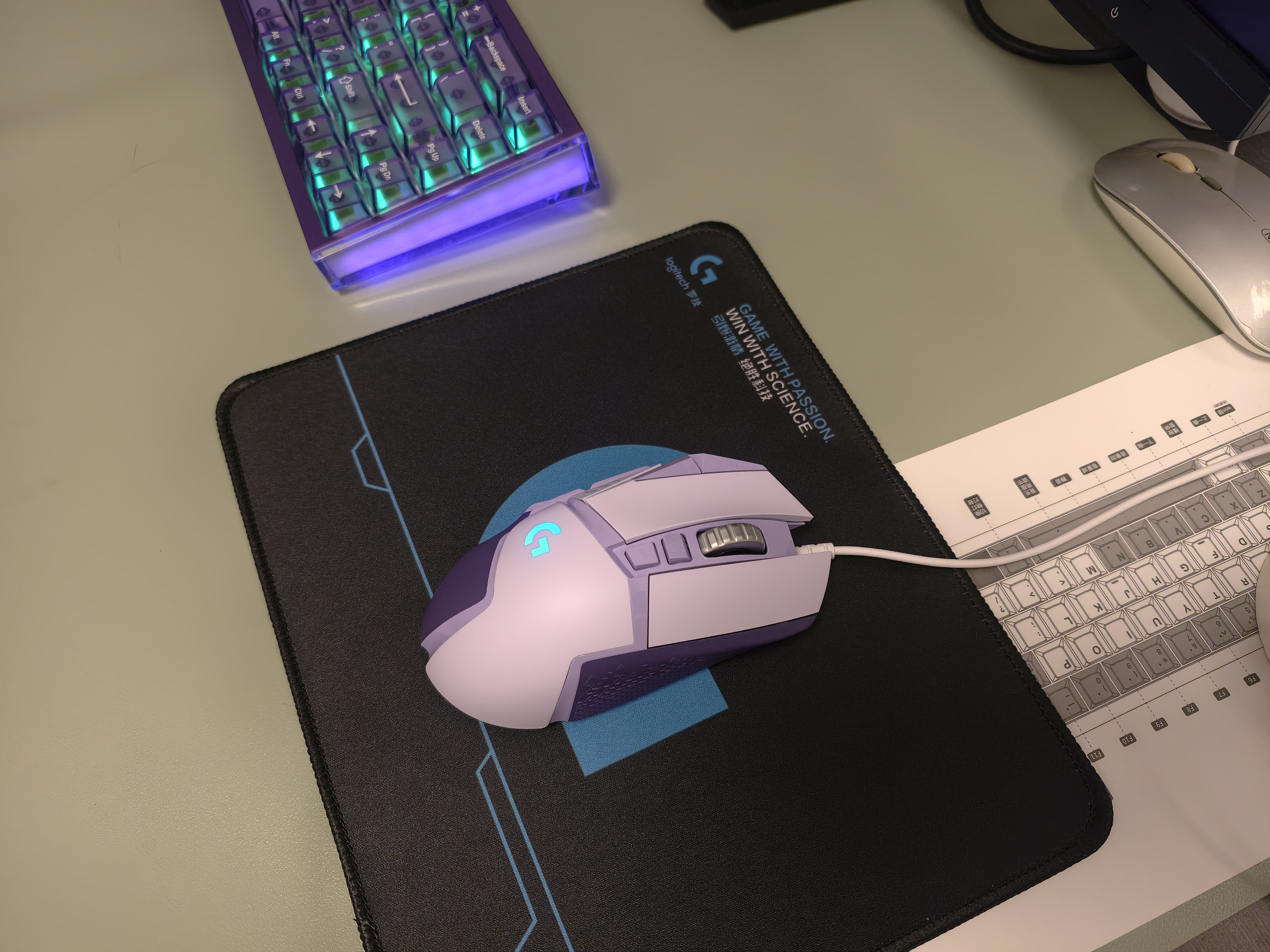 罗技（G） G502 HERO主宰者 有线鼠标 游戏鼠标  g502hero  可配重HERO引擎 礼盒送男友 RGB炫彩灯光 G502H星河紫+鼠标垫 实拍图