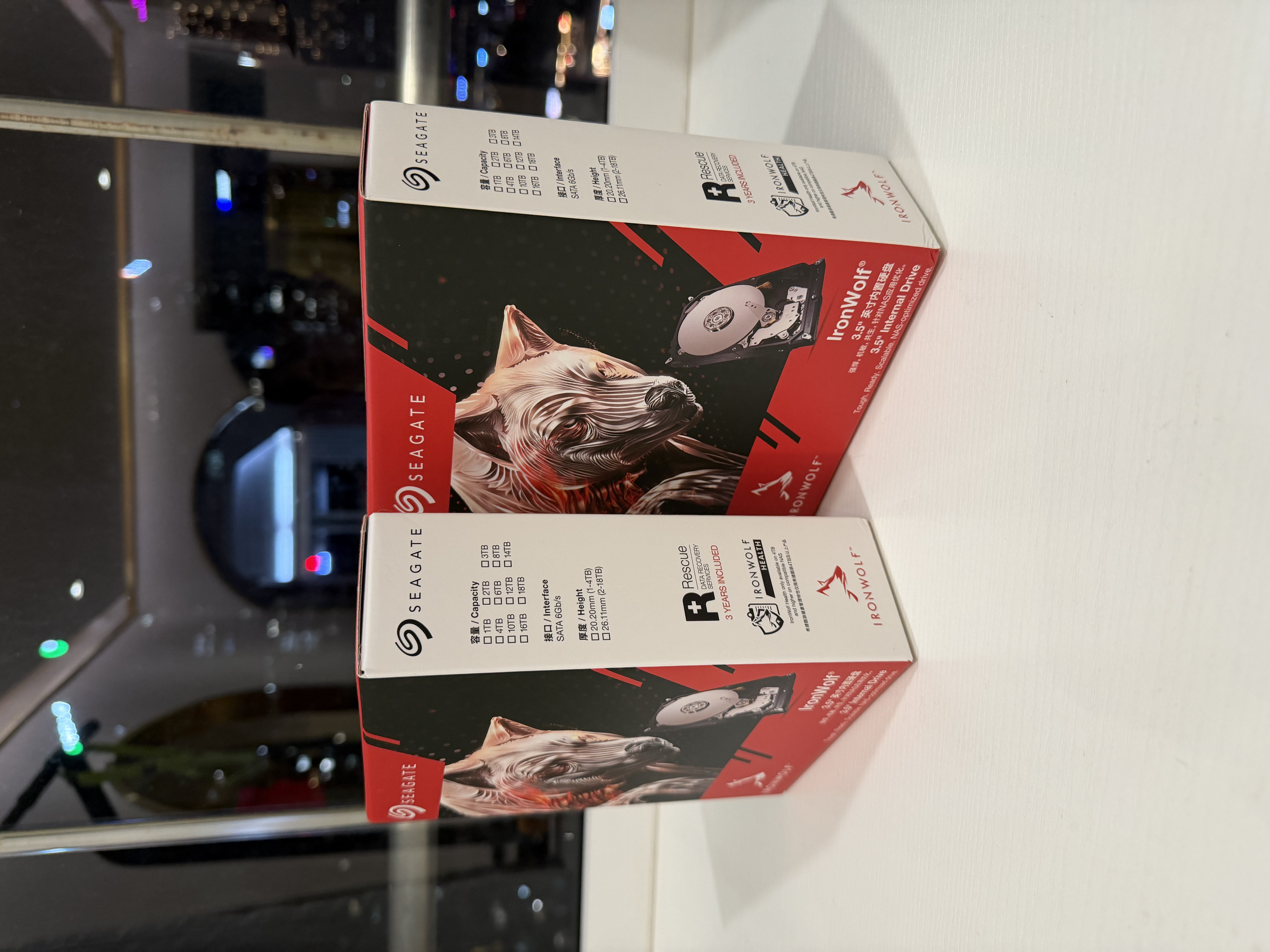 希捷（SEAGATE）NAS硬盘 12TB 256MB 机械硬盘 CMR垂直 静音低耗 数据恢复服务 3.5英寸 希捷酷狼 ST12000VN0008 实拍图