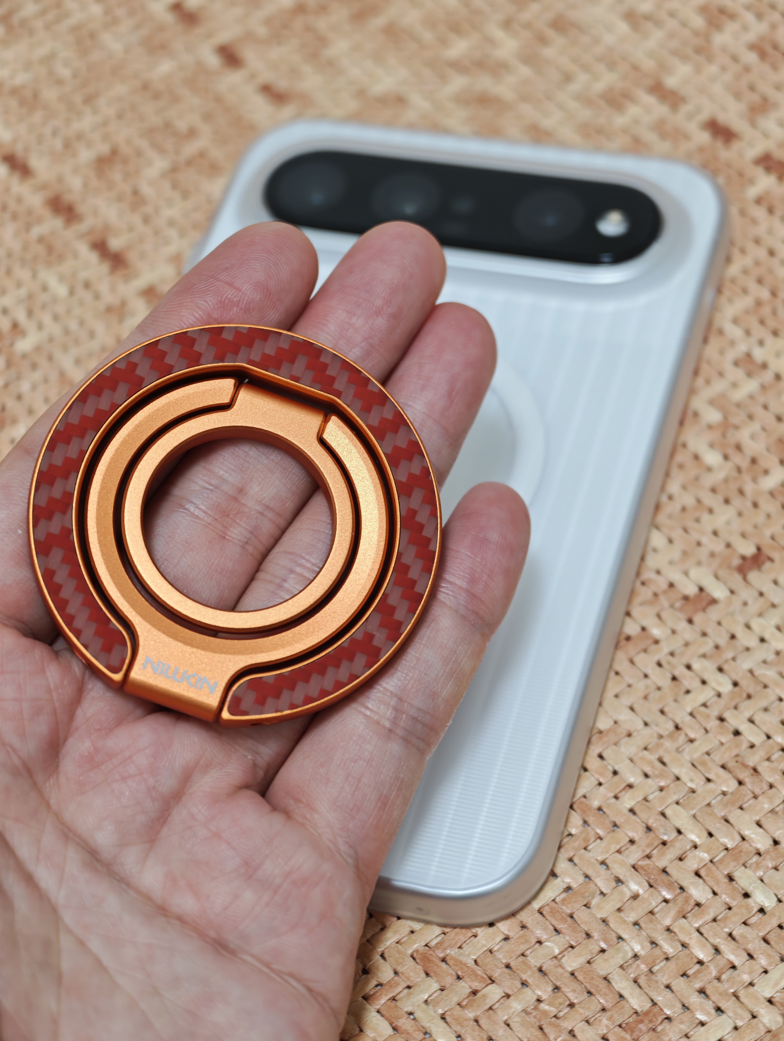 耐尔金磁吸手机支架指环扣凯夫拉双面磁吸支架magSafe铝合金360度旋转桌面懒人苹果iPhone小米 纤磁环 橙 实拍图