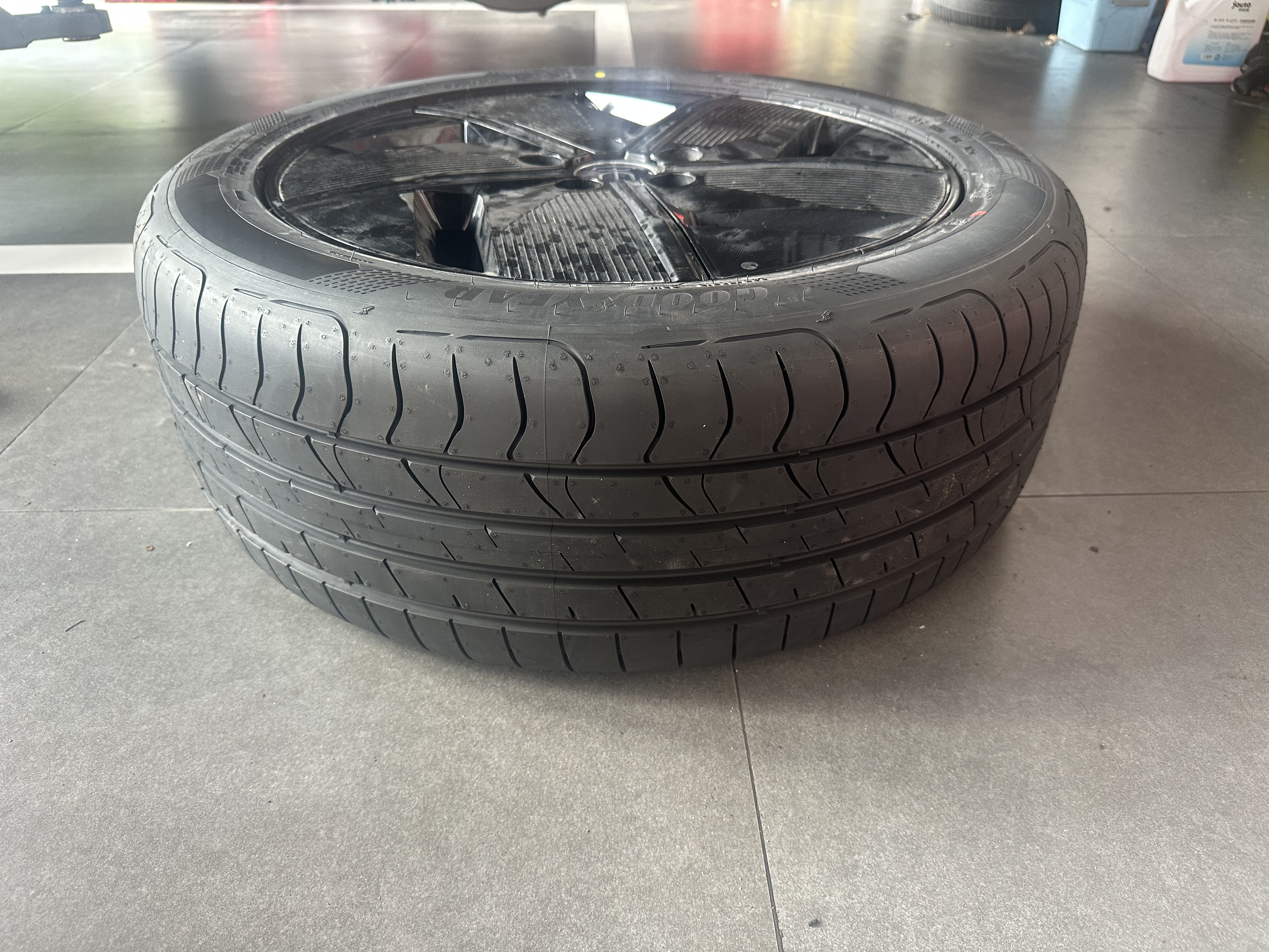 固特异（Goodyear）汽车轮胎235/50R19 99W 鹰驰F1酷跑 适配比亚迪宋/领克 御乘升级 实拍图