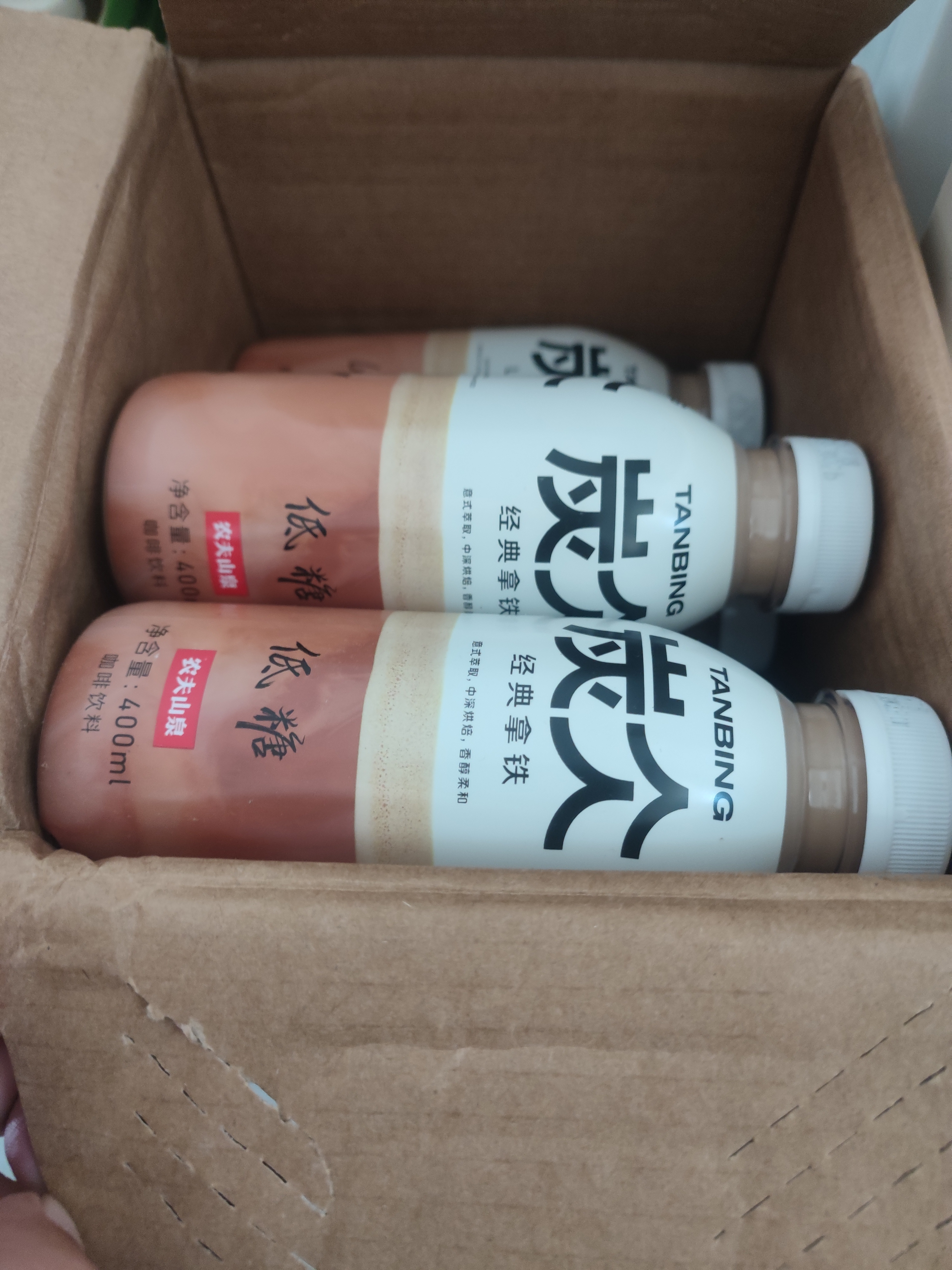 农夫山泉 炭仌咖啡 即饮咖啡饮料 纸箱装 经典拿铁 400ml*15瓶 实拍图