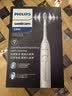 飞利浦（PHILIPS）【教师节礼物】声波电动牙刷钻石3系 5倍洁齿5种模式 洁净亮白2刷头 送男士/女友 HX5181/01白 实拍图