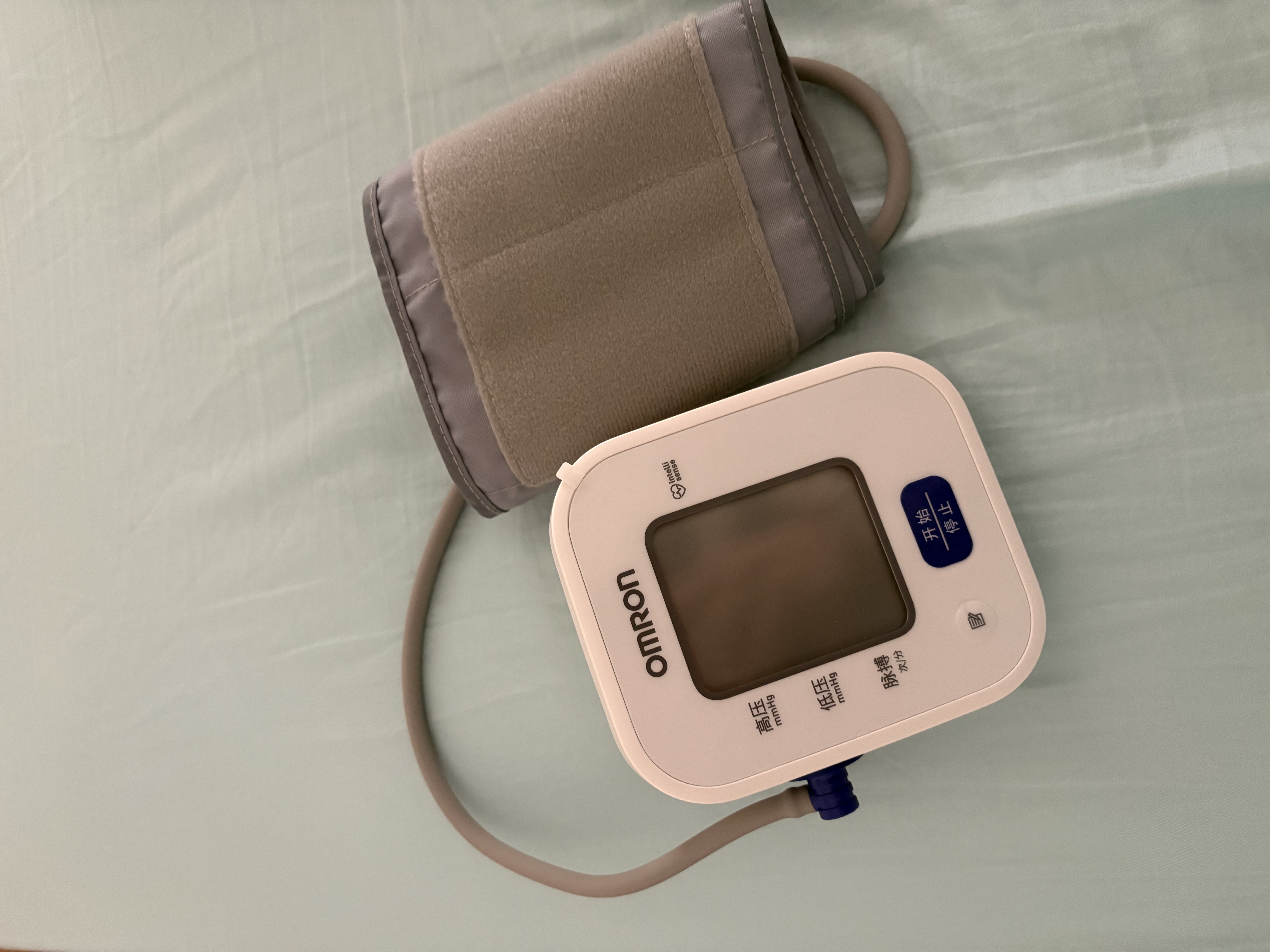 欧姆龙（OMRON）上臂式电子血压计血压仪家用 大屏医用高精准U701 实拍图