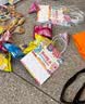 益好【可定制】礼品袋手提纸袋 小号纸袋生日小礼品袋儿童学生开学幼儿园可爱礼品袋 小号【怪兽王国】10个装 实拍图