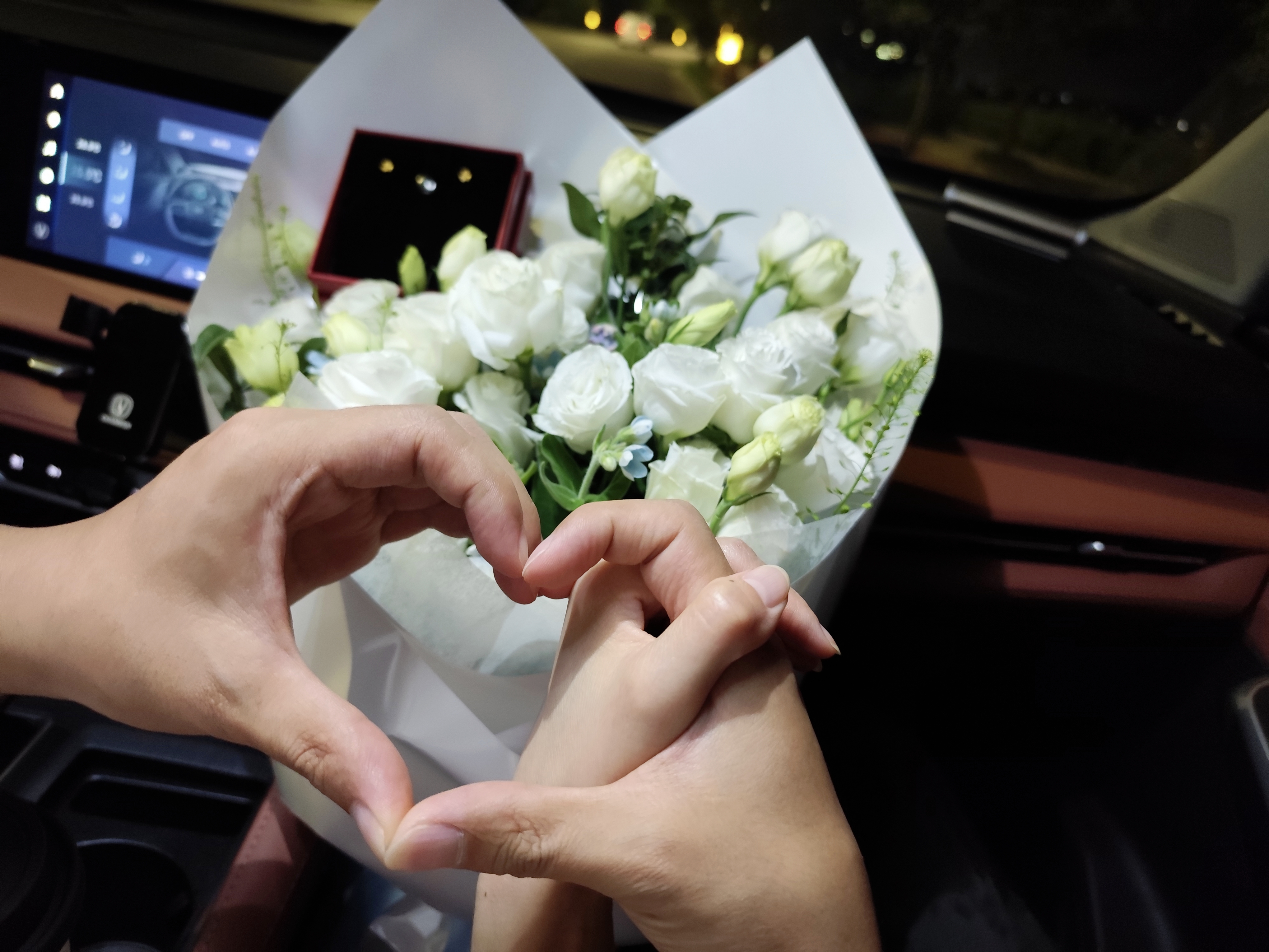 周六福足金999耳钉黄金耳钉女款迷你小金花耳饰 计价 0.67g 实拍图