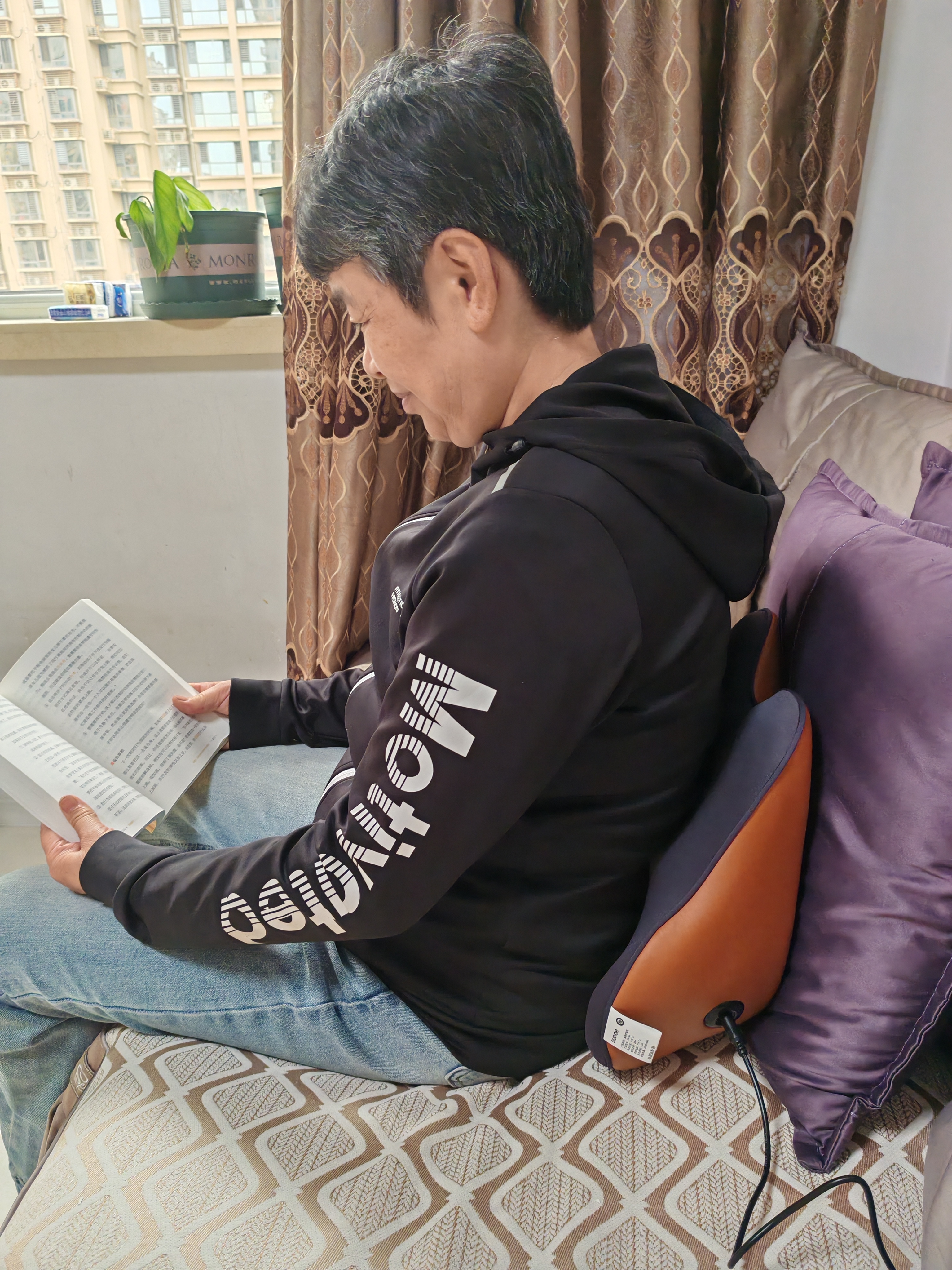 苏泊尔（SUPOR）腰部按摩仪器腰肌劳损肩颈背部全自动仿真人手揉捏热敷全身按摩护腰靠垫生日送爸妈实用中秋节礼物 【蝶形枕-热敷-充插两用】 礼盒款 【生日礼物送妈妈爸爸长辈老人】 实拍图