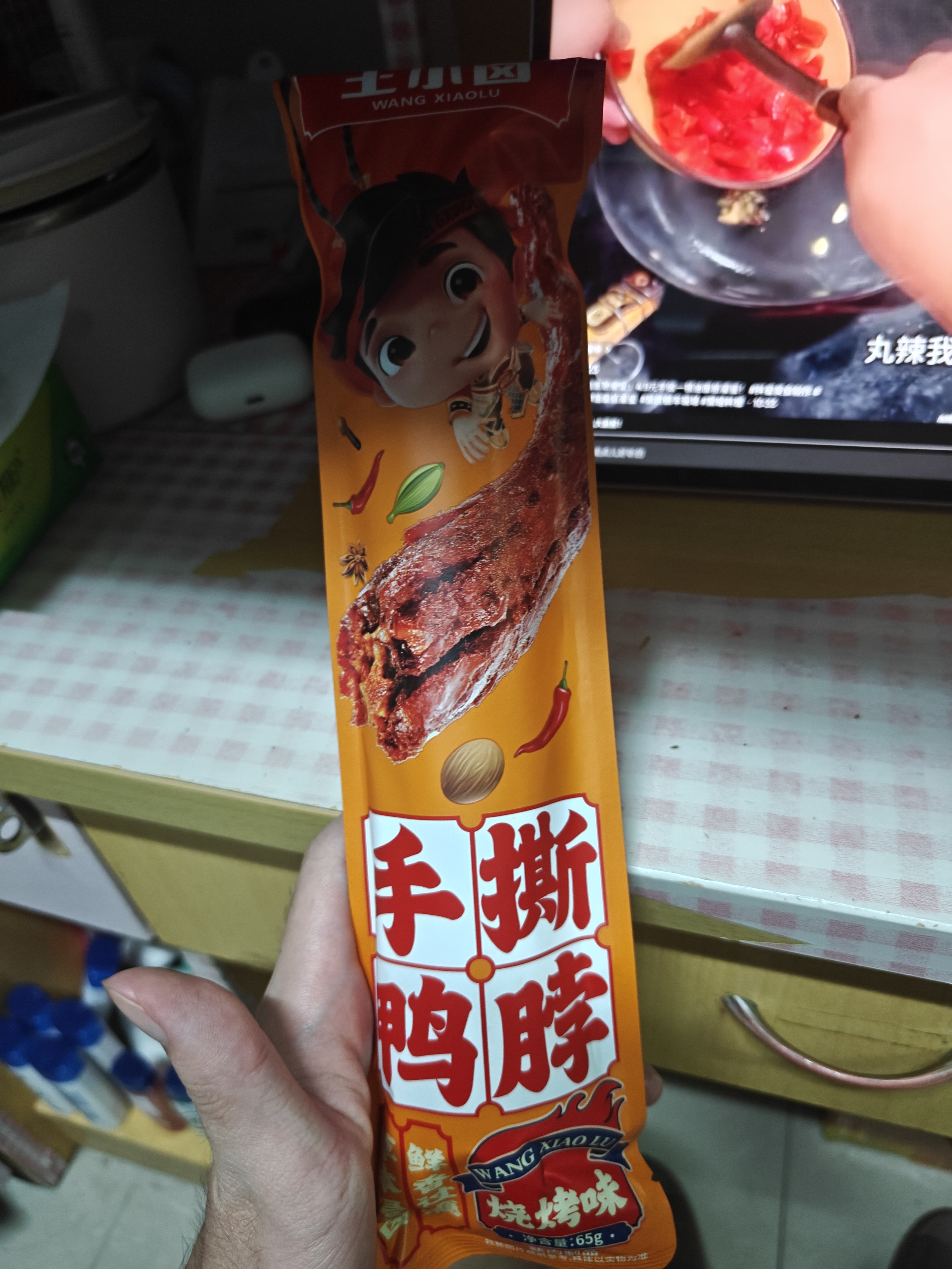 王小卤手撕风干烤鸭脖整根休闲卤味鸭货追剧零食独立氮气包装烧烤味65g 实拍图