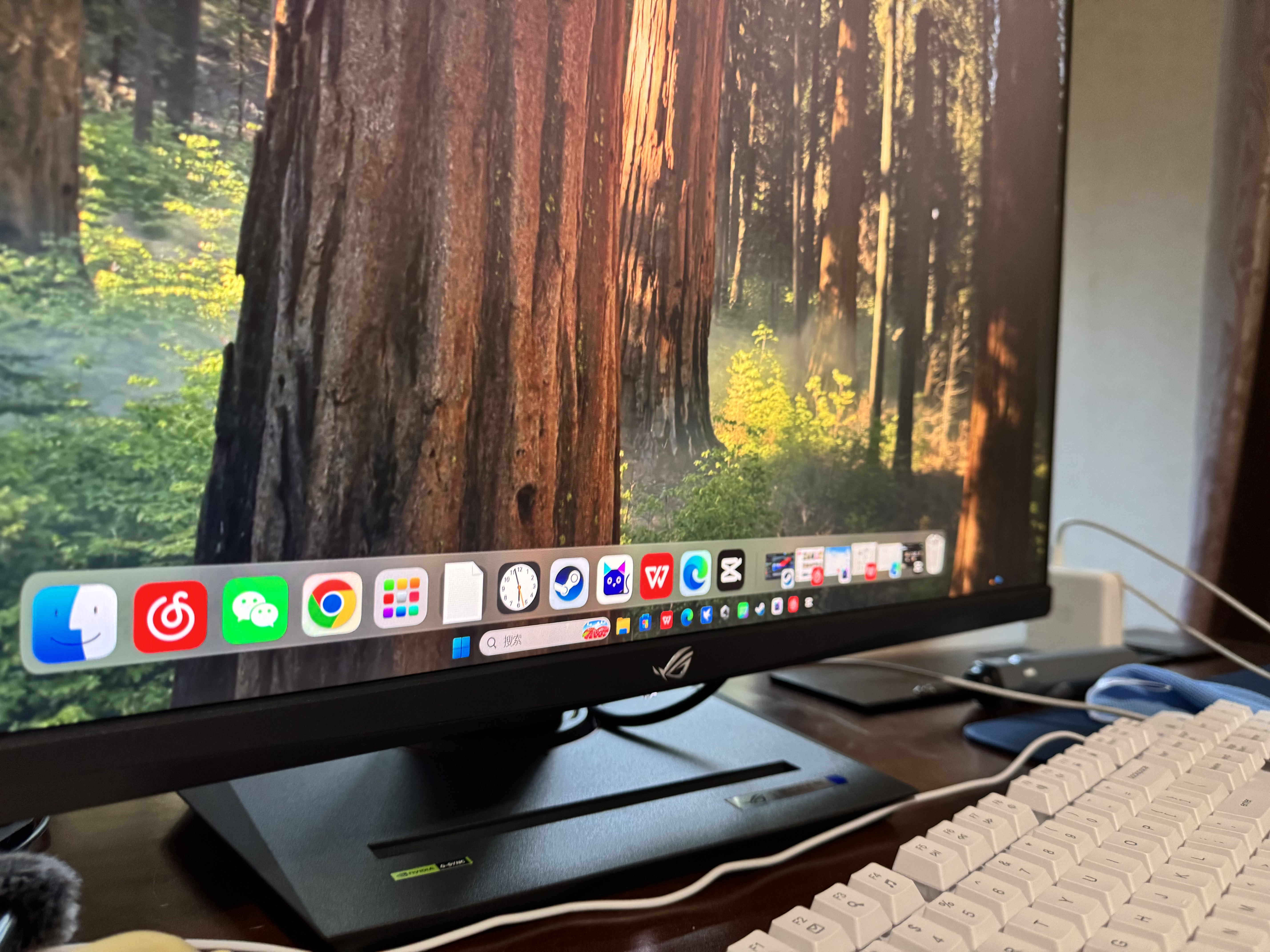 华硕ROG XG32UCG 32英寸显示器4K电竞显示器4K 160Hz双模1K 320Hz HDR400 HDMI2.1 0.3ms响应G-sync 实拍图