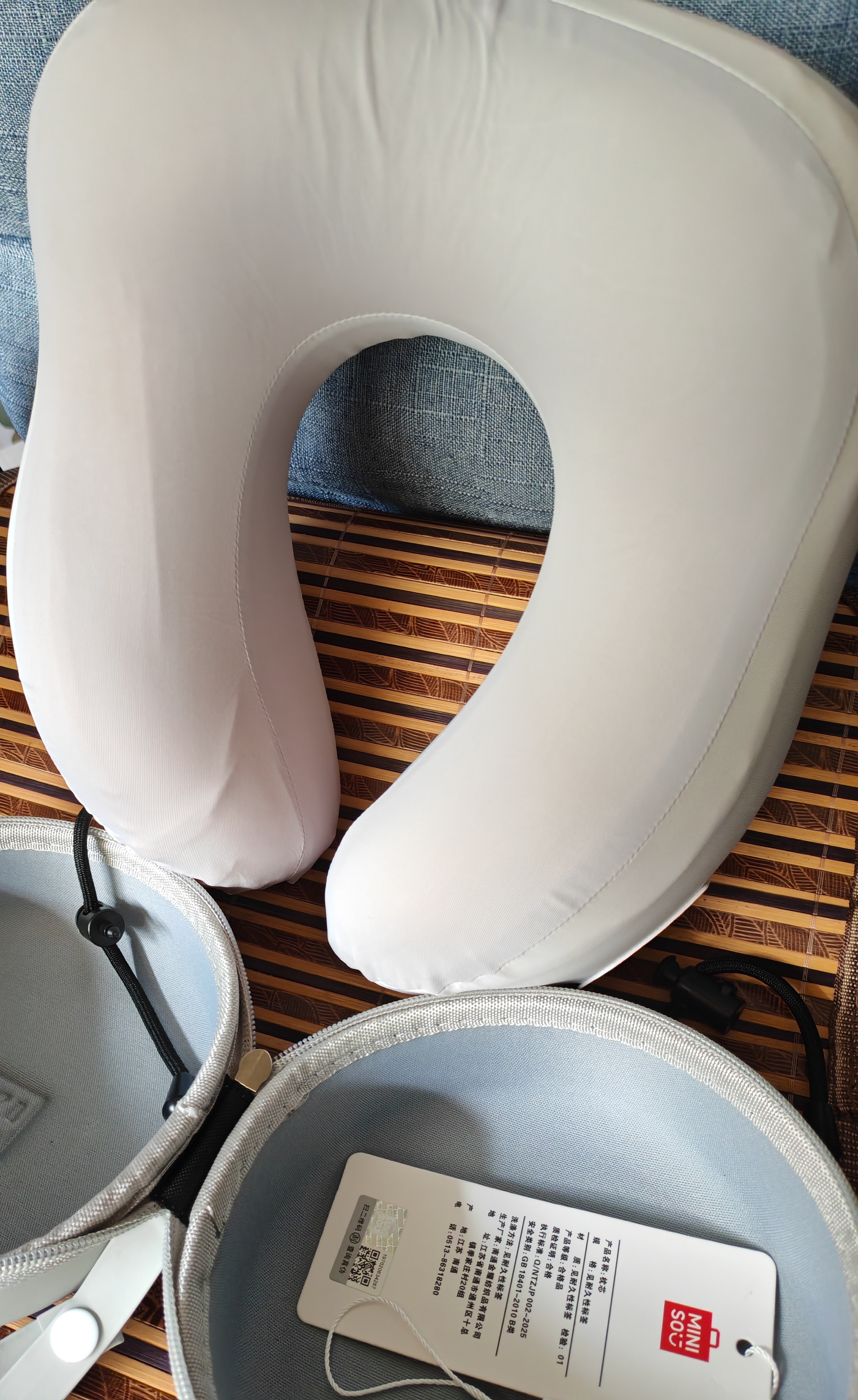 名创优品（MINISO）记忆棉u型枕护颈枕旅行便携靠枕长途出行脖枕办公室午睡枕神器 实拍图