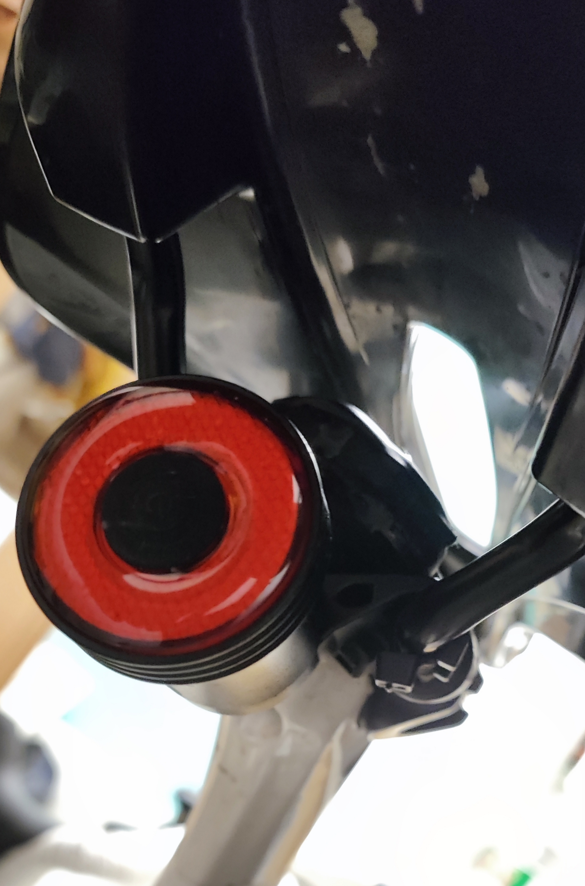 黑鸟（Blackbird） 智能尾灯Type-C充电防水长续航智能感应刹车表情警示自行车尾灯 RL3座轨款 实拍图