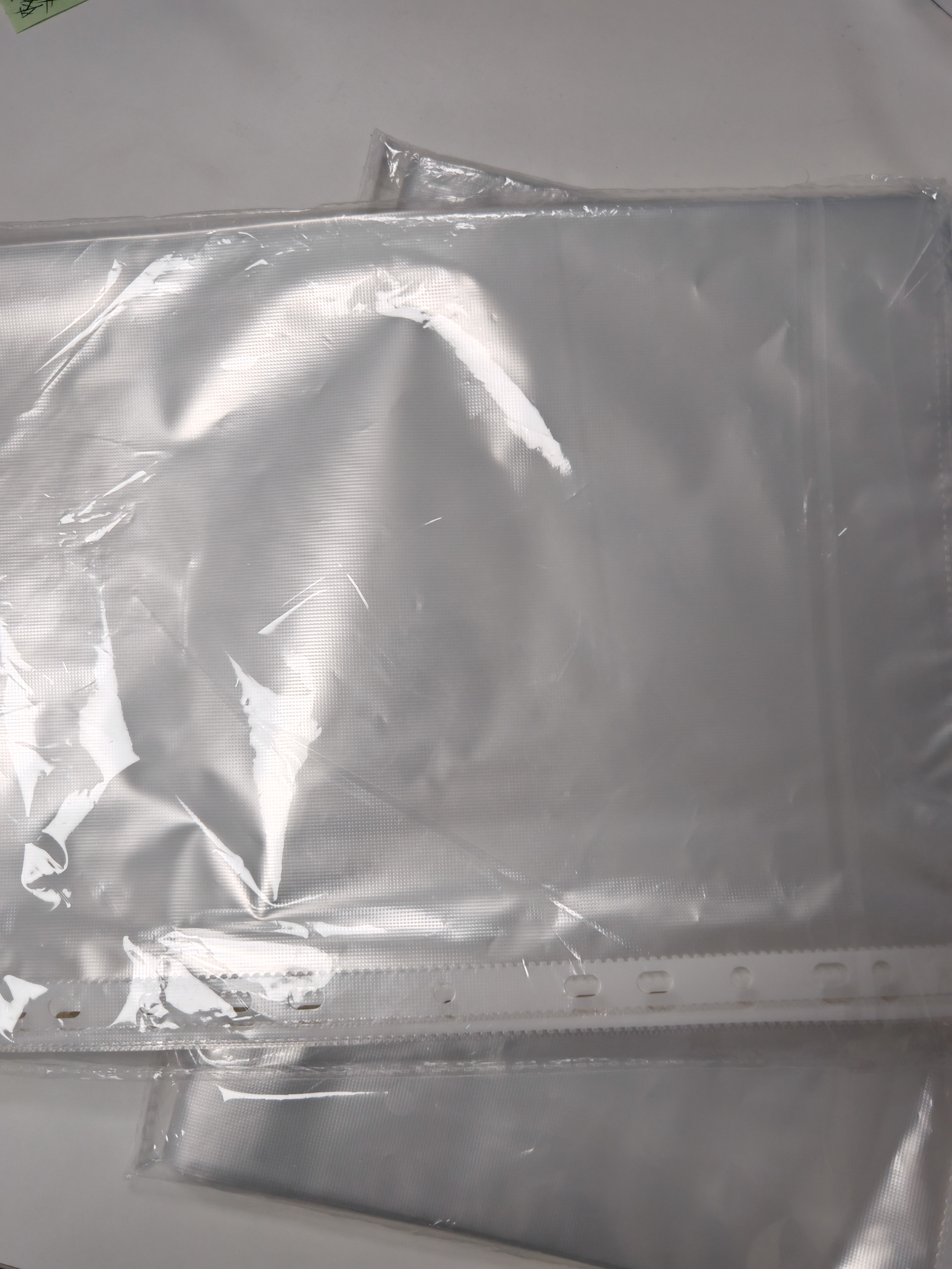 得力（deli）【超级爆款】活页打孔器打孔机活页扣两孔全金属小型a4活页本凭证装订机装订夹条  颜色随机0104 实拍图