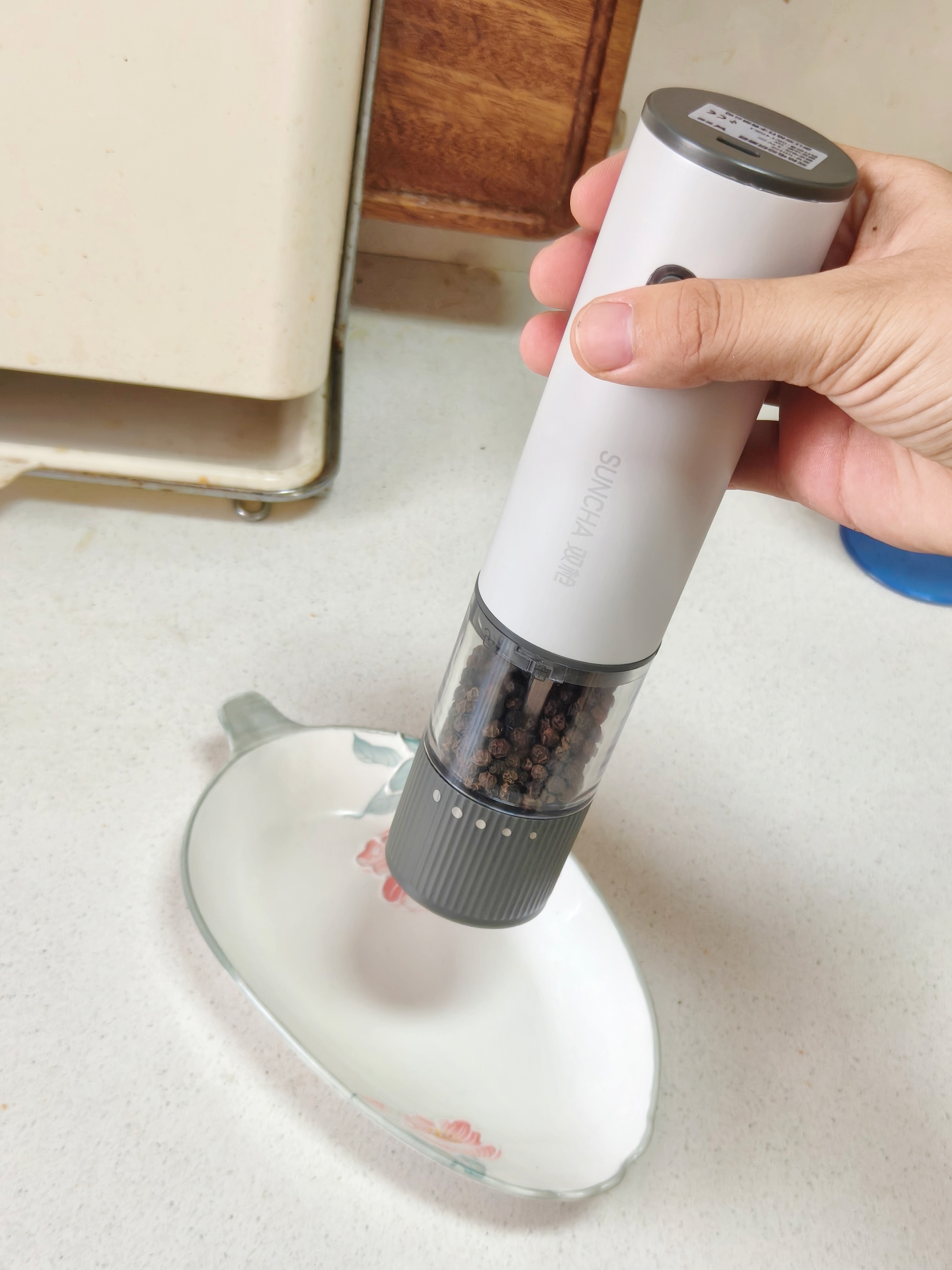 双枪（Suncha）电动胡椒研磨器【1s出粉】家用黑胡椒海盐自动磨粉机研磨瓶 浅灰 实拍图