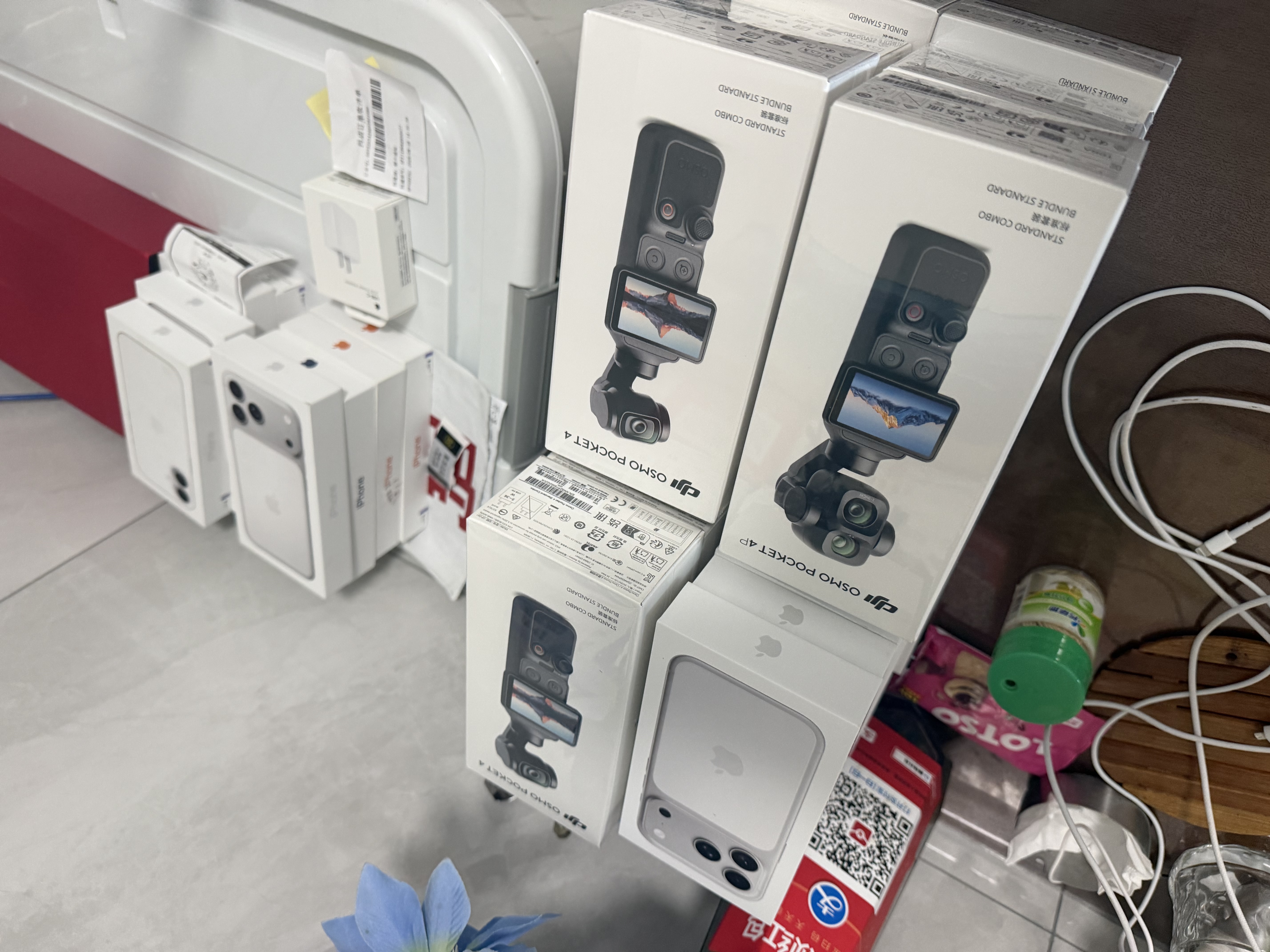大疆 DJI Osmo Pocket 4 一英寸口袋云台相机 OP灵眸手持数码相机 旅游vlog 便携美颜摄像 标准套装 实拍图
