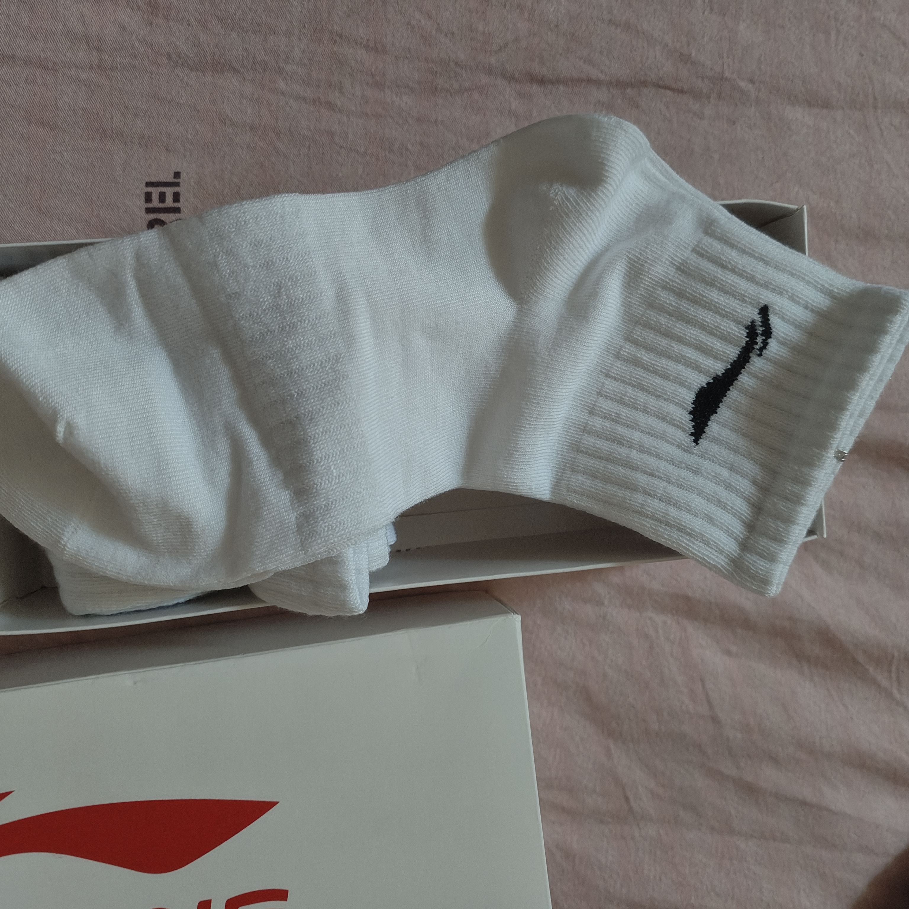 LI-NING 1990李宁男女同款100纯棉袜防臭四季百搭潮牌运动袜透气抗菌 [五双礼盒装]5双白色 李宁（LI-NING）[中筒] 实拍图