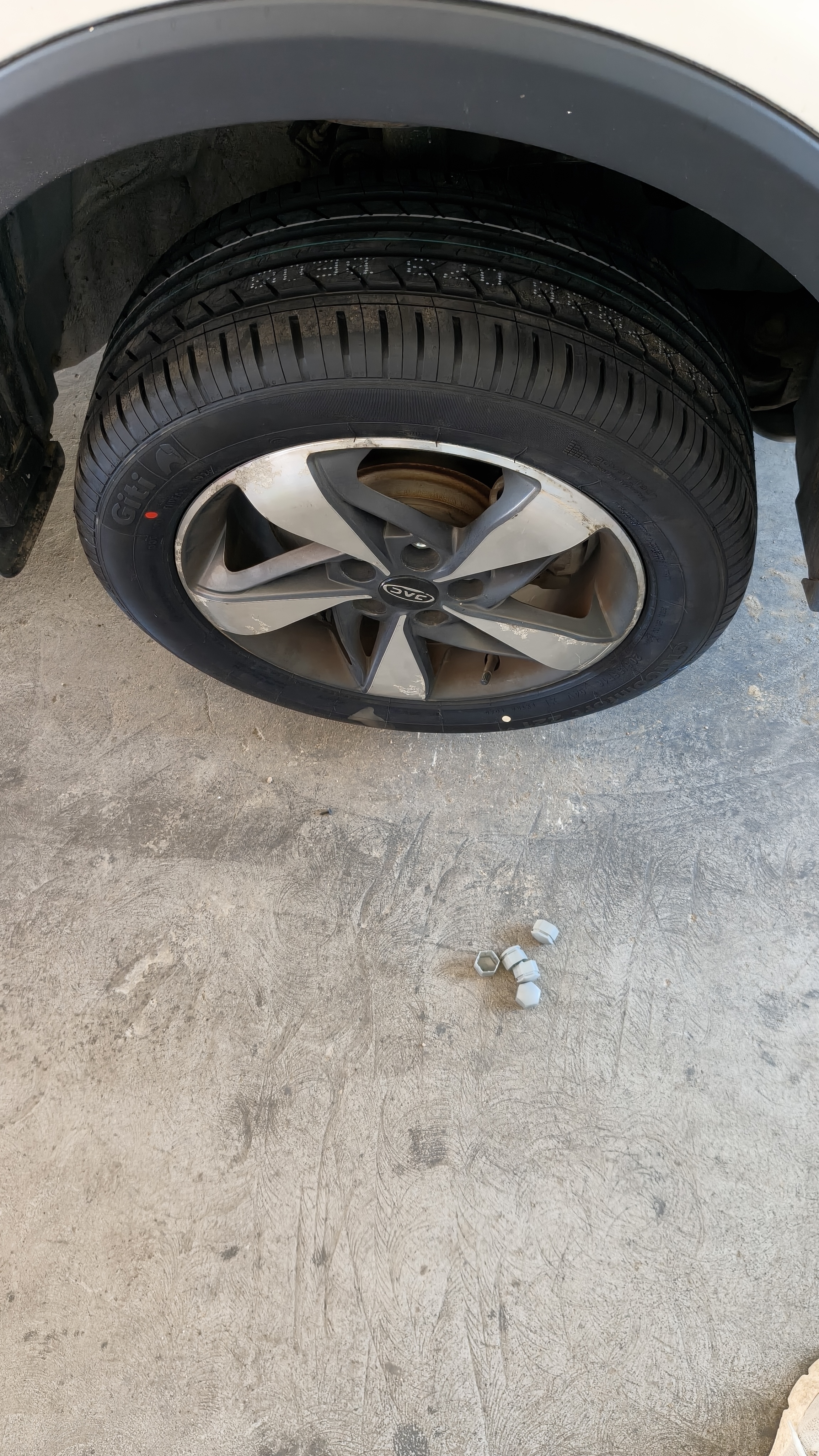 佳通轮胎（Giti）205/55R16 94V  221v1 适配吉利帝豪/大众高尔夫/福克斯/荣威 实拍图