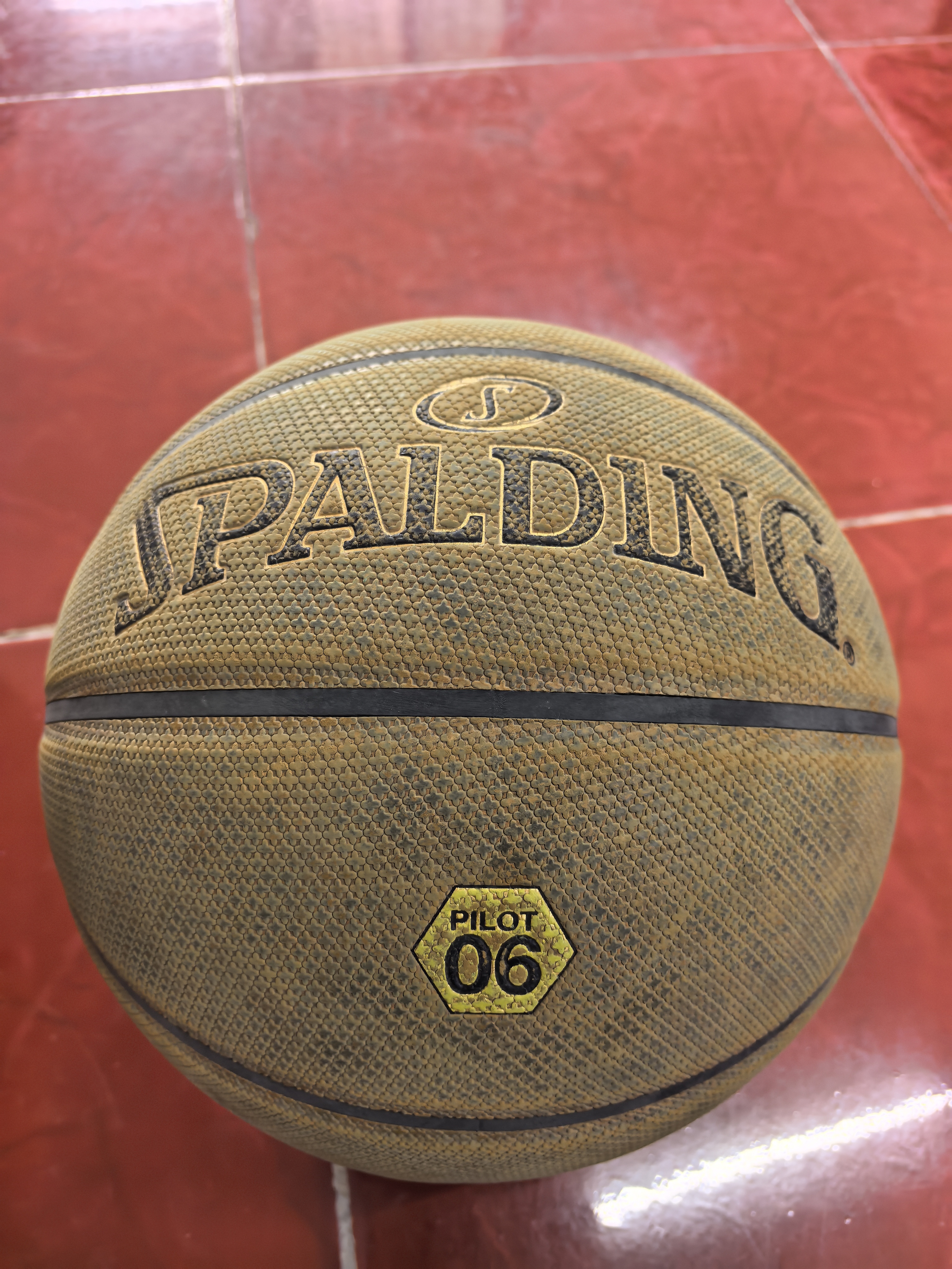 斯伯丁（SPALDING）篮球飞行员06吸湿PU表皮室内外通用7号77-739Y 实拍图