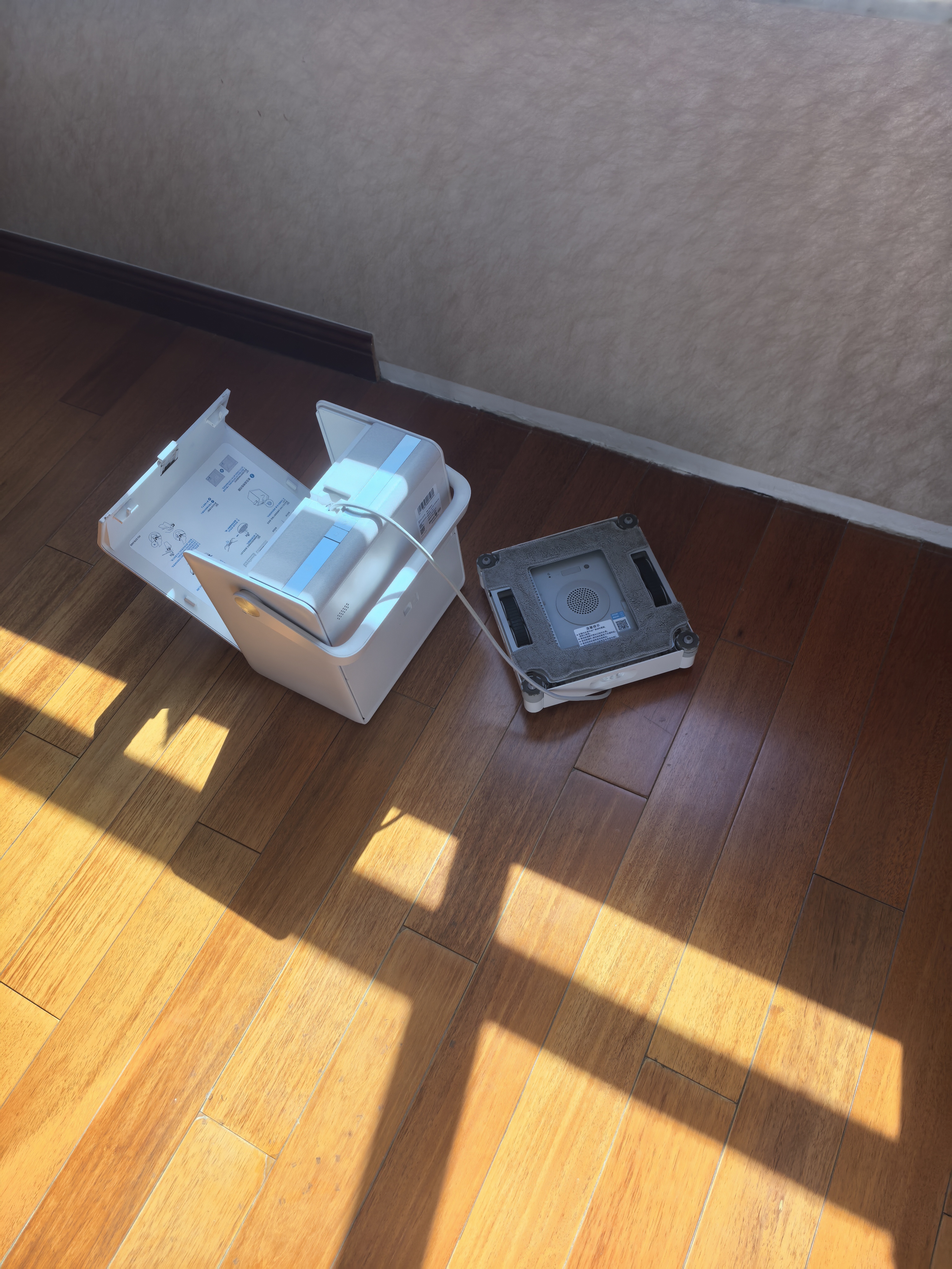 科沃斯窗宝擦窗机器人W2S PLUS基站款自动擦玻璃喷水湿擦家用擦窗高层户外外擦玻璃 实拍图