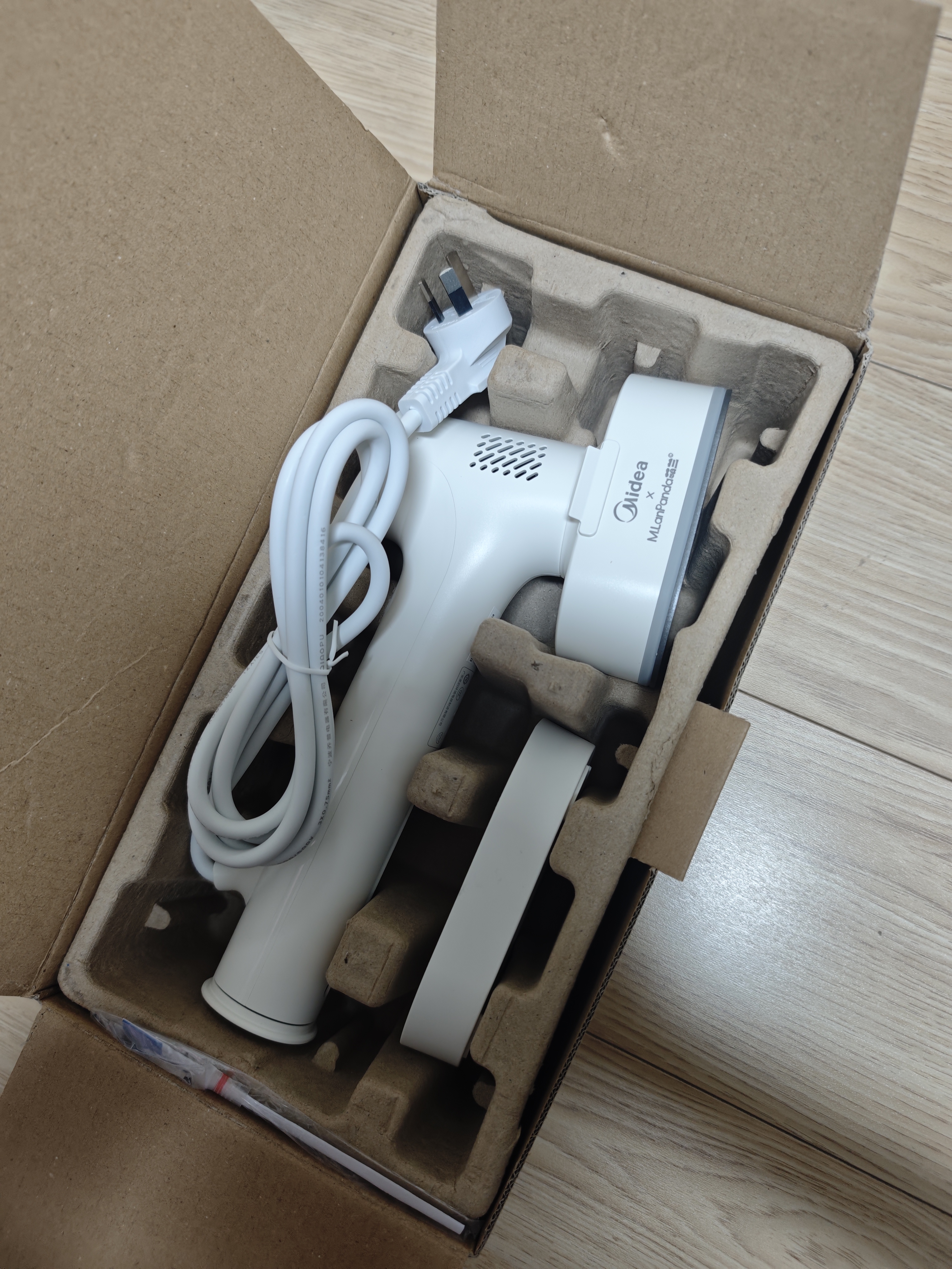 美的（Midea）【AI交互吸烫机6.0】吸附式手持挂烫机大蒸汽熨烫机轻巧小型大功率家用除菌电熨斗YBD-X6PD 实拍图