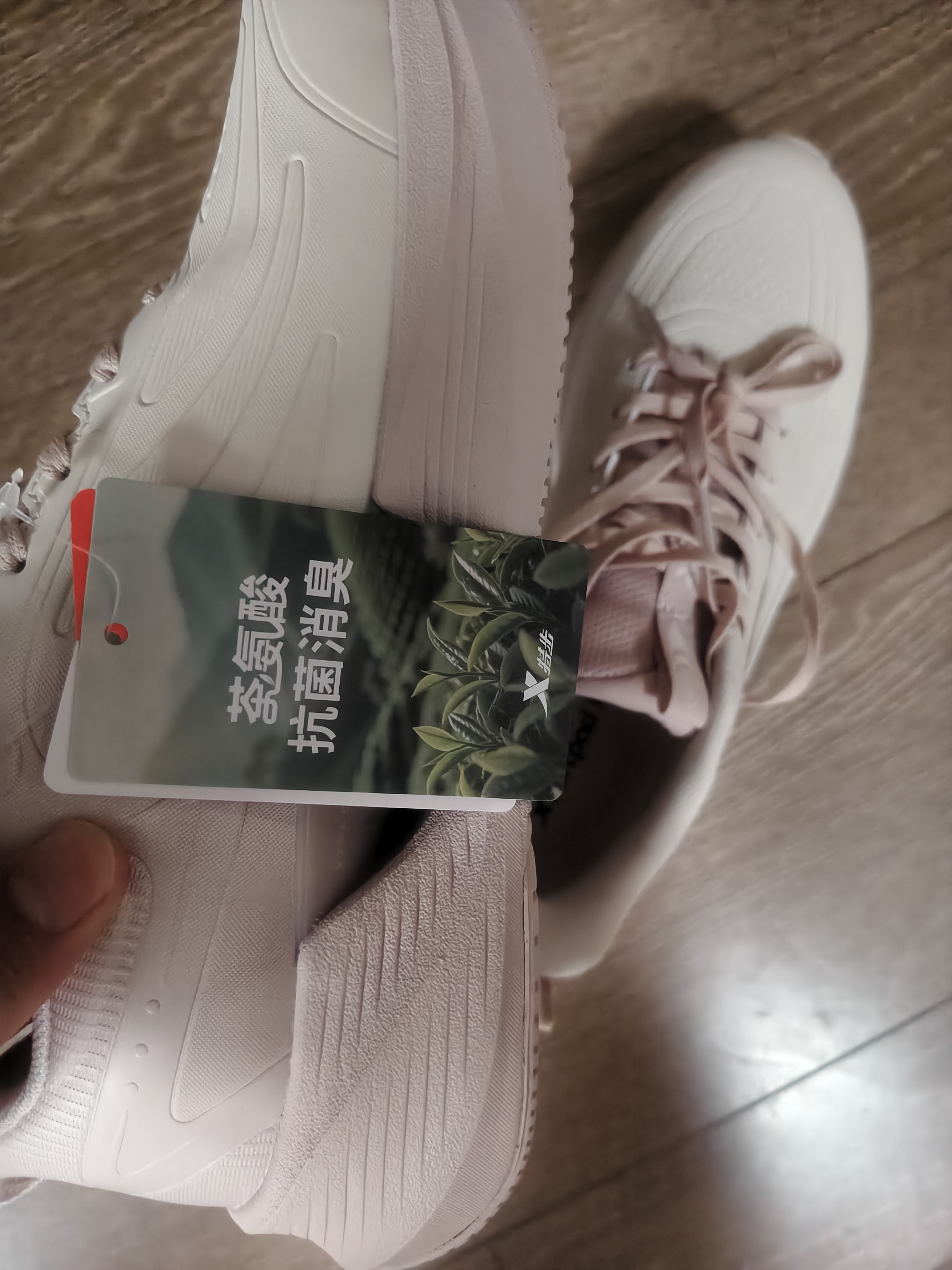 特步氢风9女款跑步鞋秋冬季新款皮面防水轻便减震跳绳跑鞋休闲运动鞋 实拍图