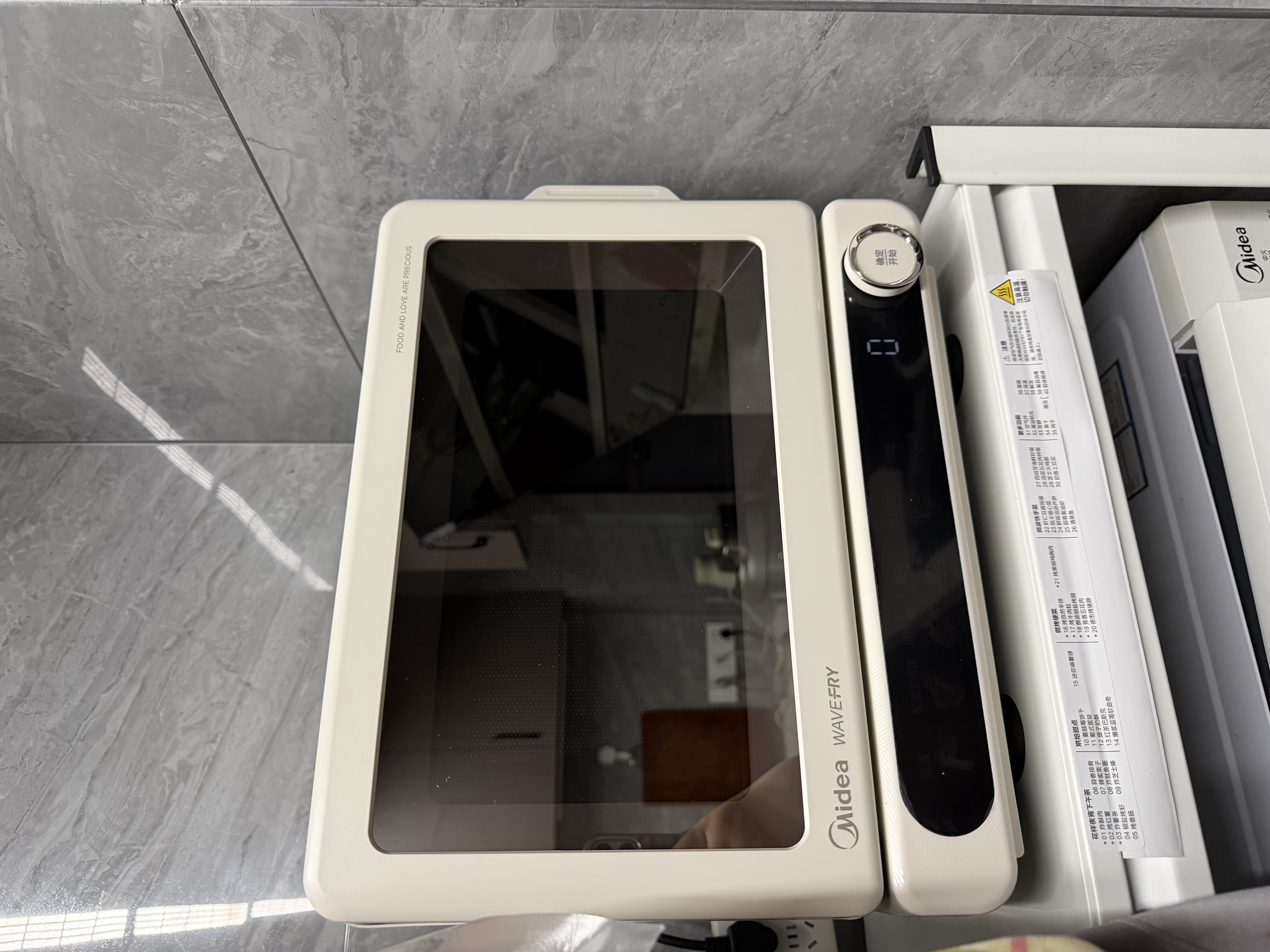 美的（Midea）小滋味2.0微烤炸一体机彩膜触控变频平板顶部烤管热风微波炉电烤箱空气炸一体2026新款F15 实拍图