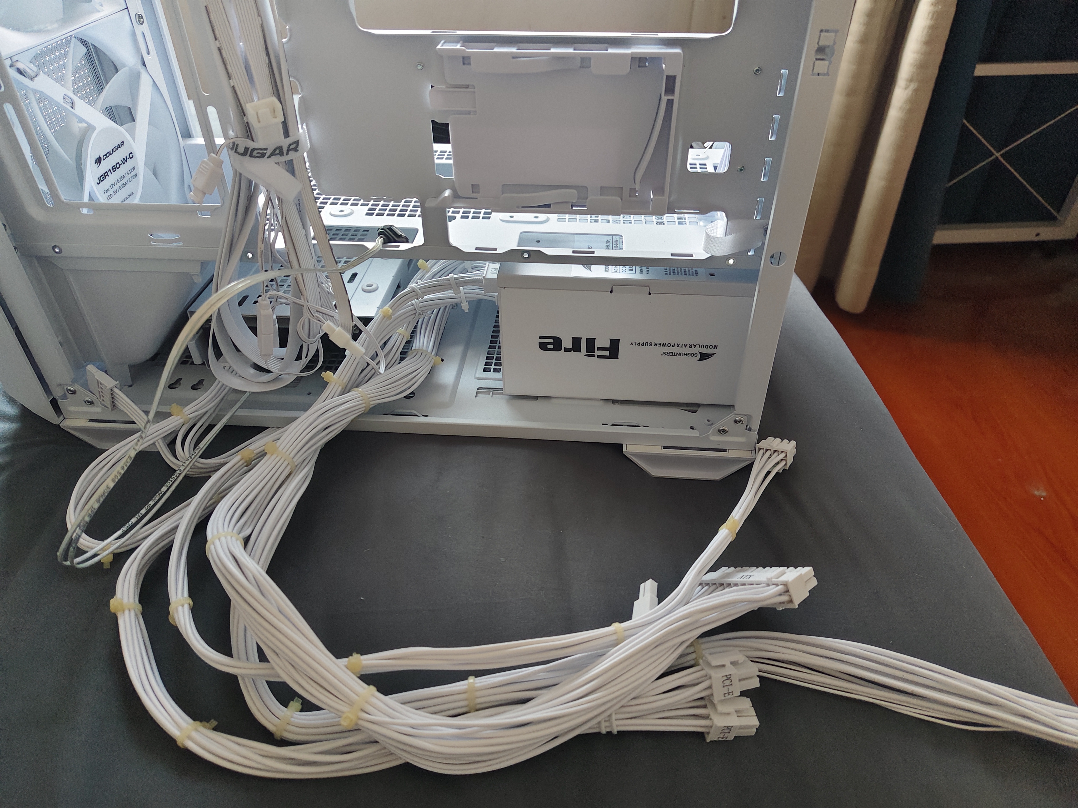 长城（Great Wall）额定850W F8白色白金牌全模组电源（ATX3.1标准/原生PCIe5.1/自动启停/全电压/闪电加速） 实拍图