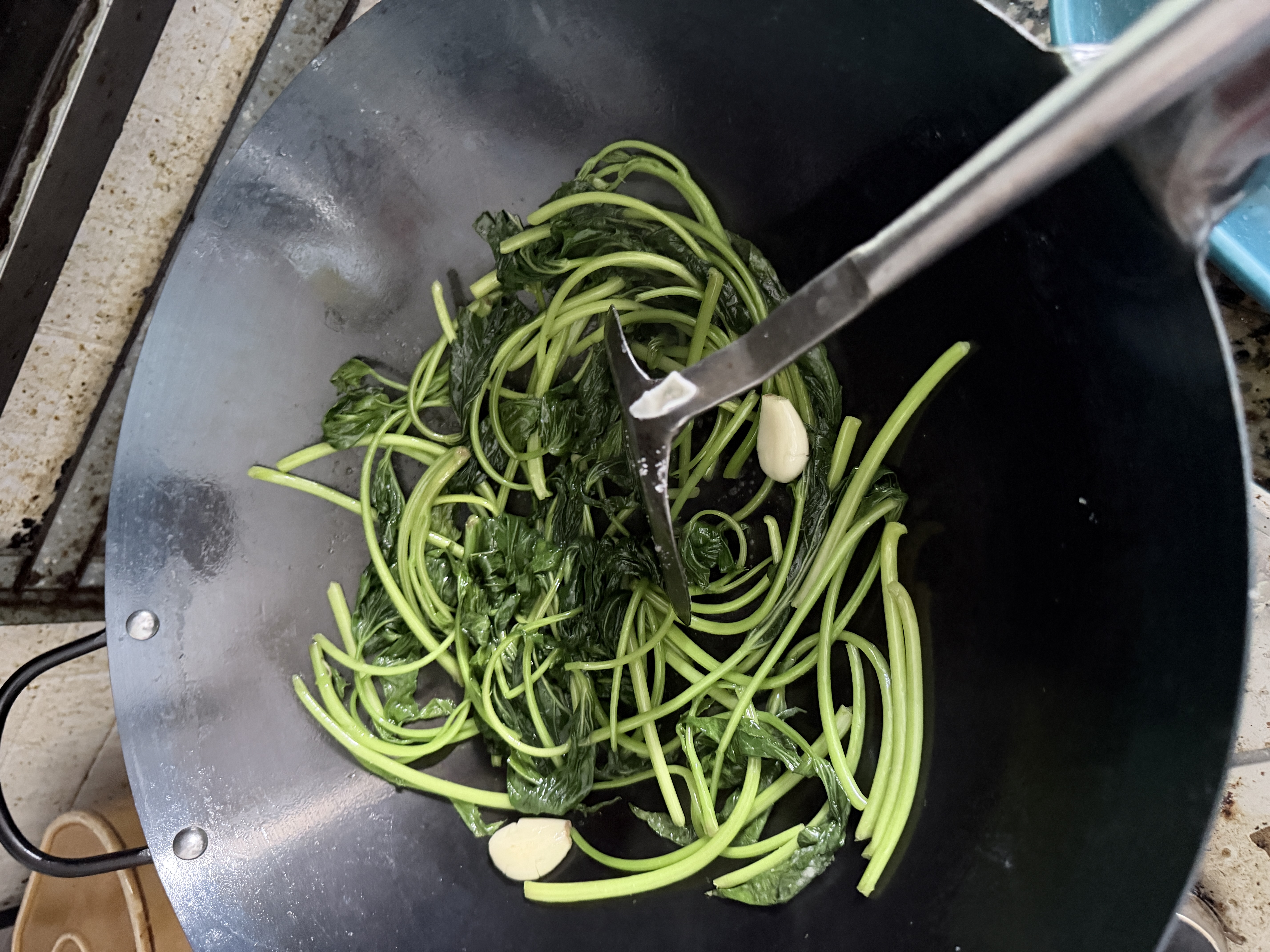 荣事达（Royalstar）章丘手工锻打铁锅无涂层不粘炒菜锅圆底老式炒锅燃气灶有盖38cm 实拍图
