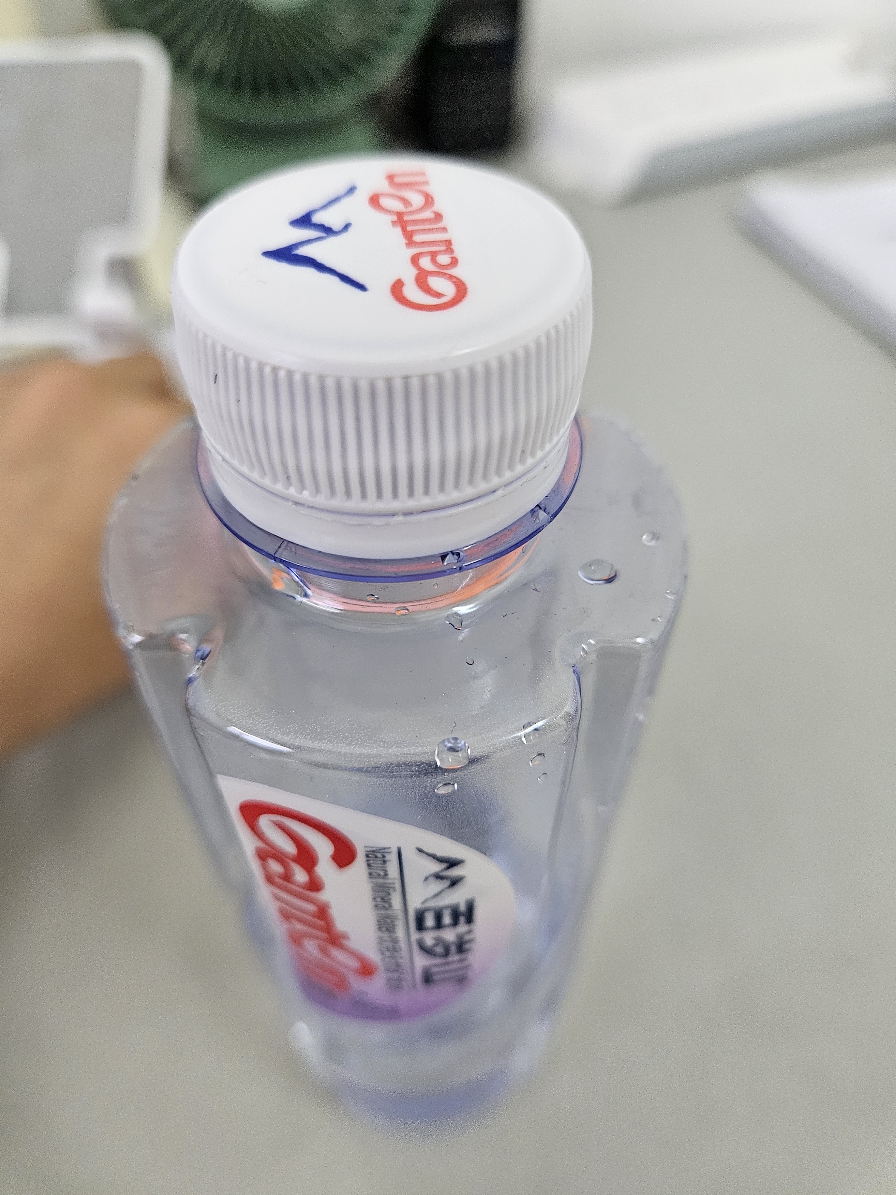 景田百岁山 天然矿泉水 570ml*24瓶 整箱装 会议办公 日常健康饮用水 实拍图