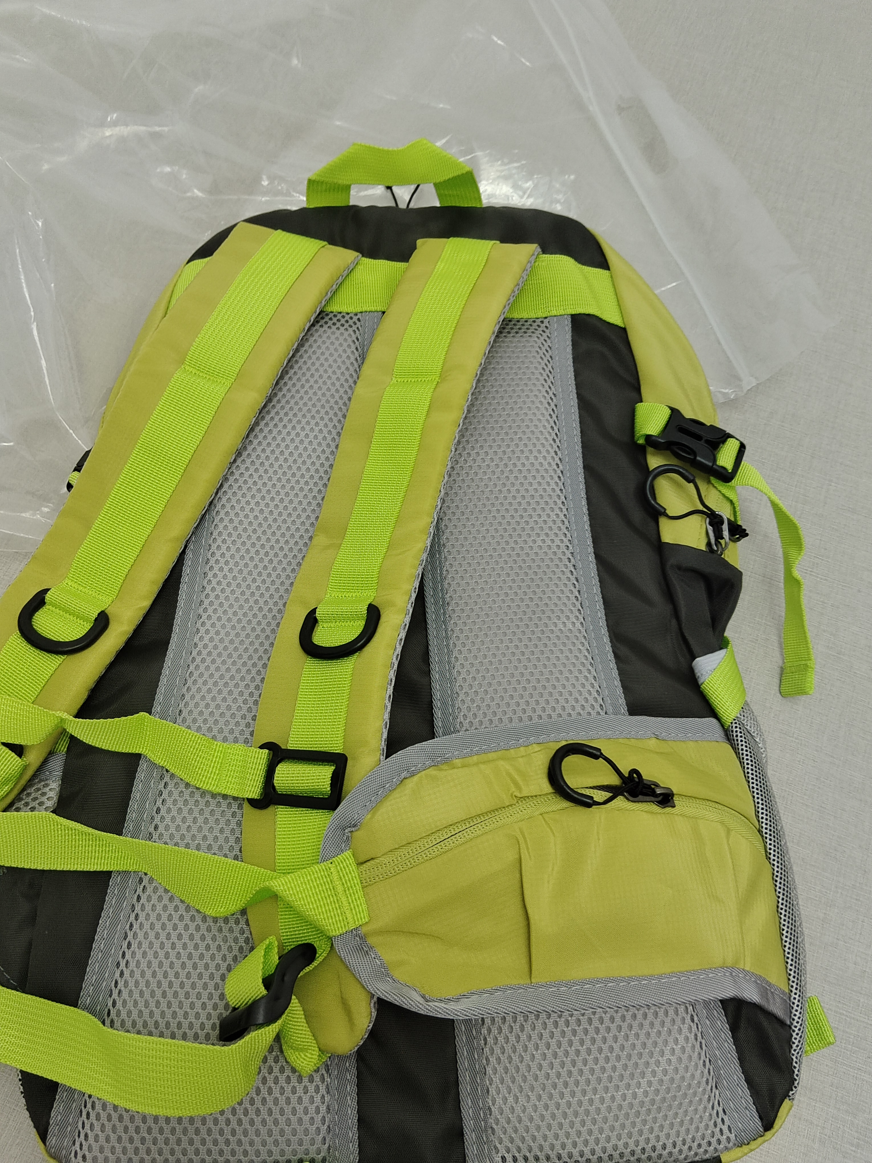 尤克达蒂户外轻便登山包男旅行徒步爬山装备背包女大容量旅游双肩包 登山包【果绿色】 实拍图