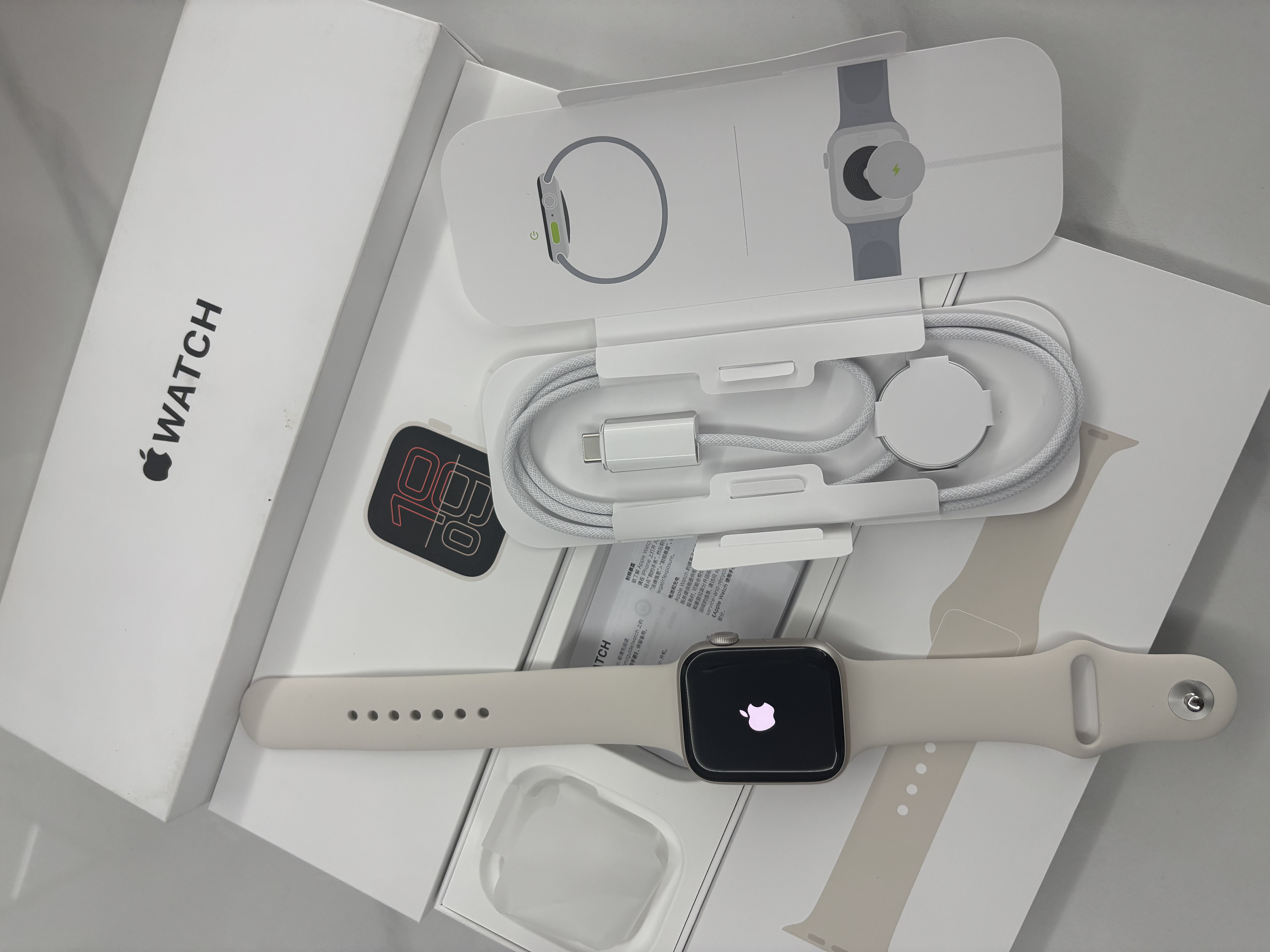 Apple/苹果 Watch SE 3 智能手表GPS+蜂窝款44毫米星光色铝金属表壳星光色运动型表带M/L MEPV4CH/B 实拍图