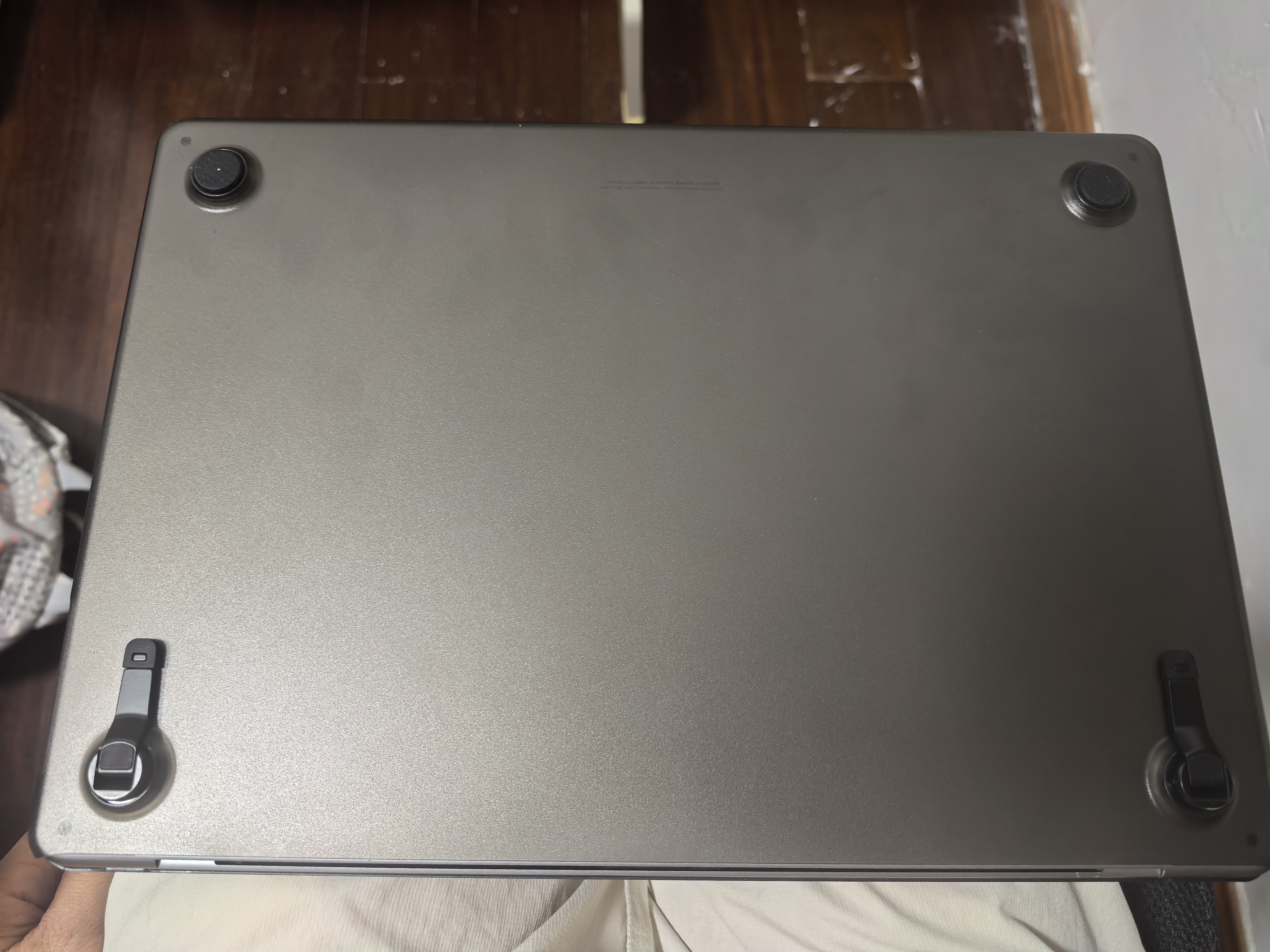 VOKAMO【2026新款M5适用】苹果电脑笔记本MacBook Air15保护壳M4/3/2带支架22到2025年新款外套 磨砂透黑 实拍图