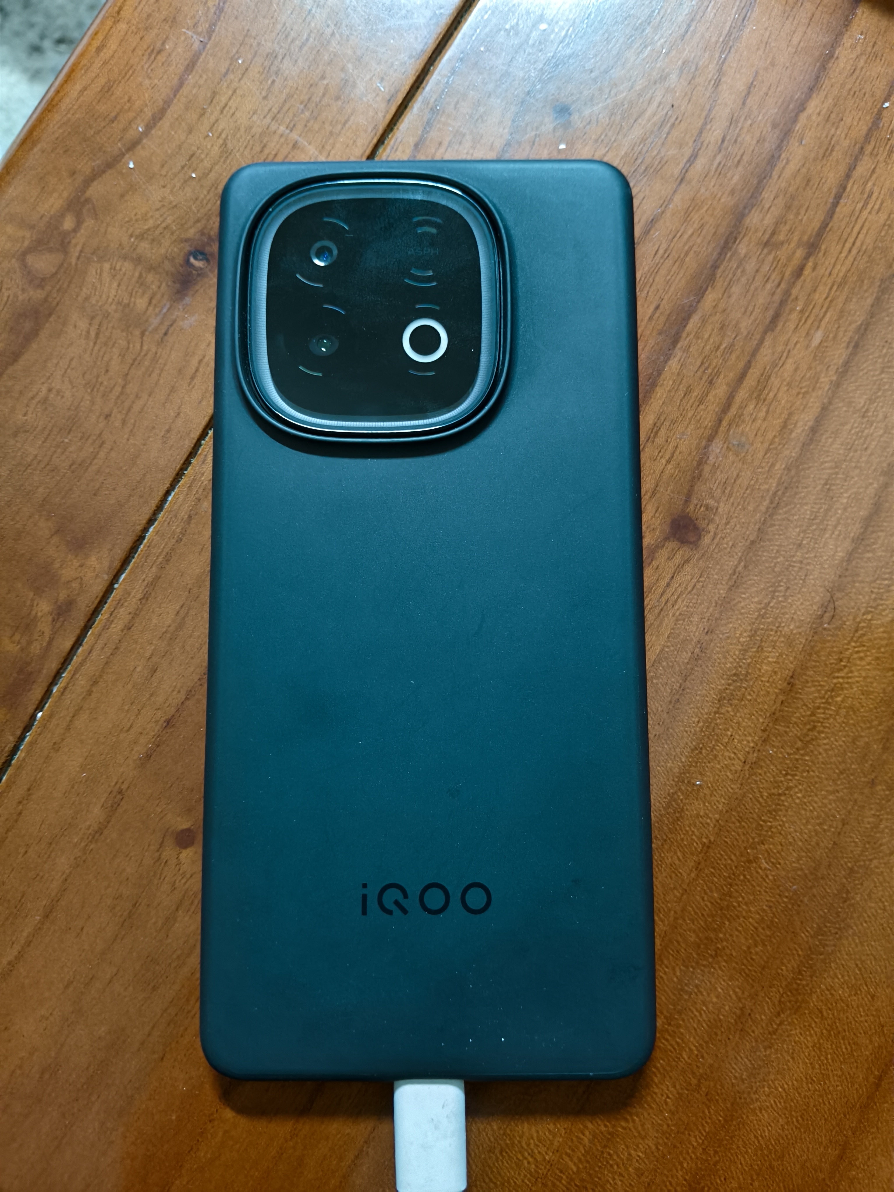 vivo  iQOO Z10 Turbo 12GB+512GB 星穹黑 天玑8400满血版 7620mAh超薄蓝海电池 手机 实拍图