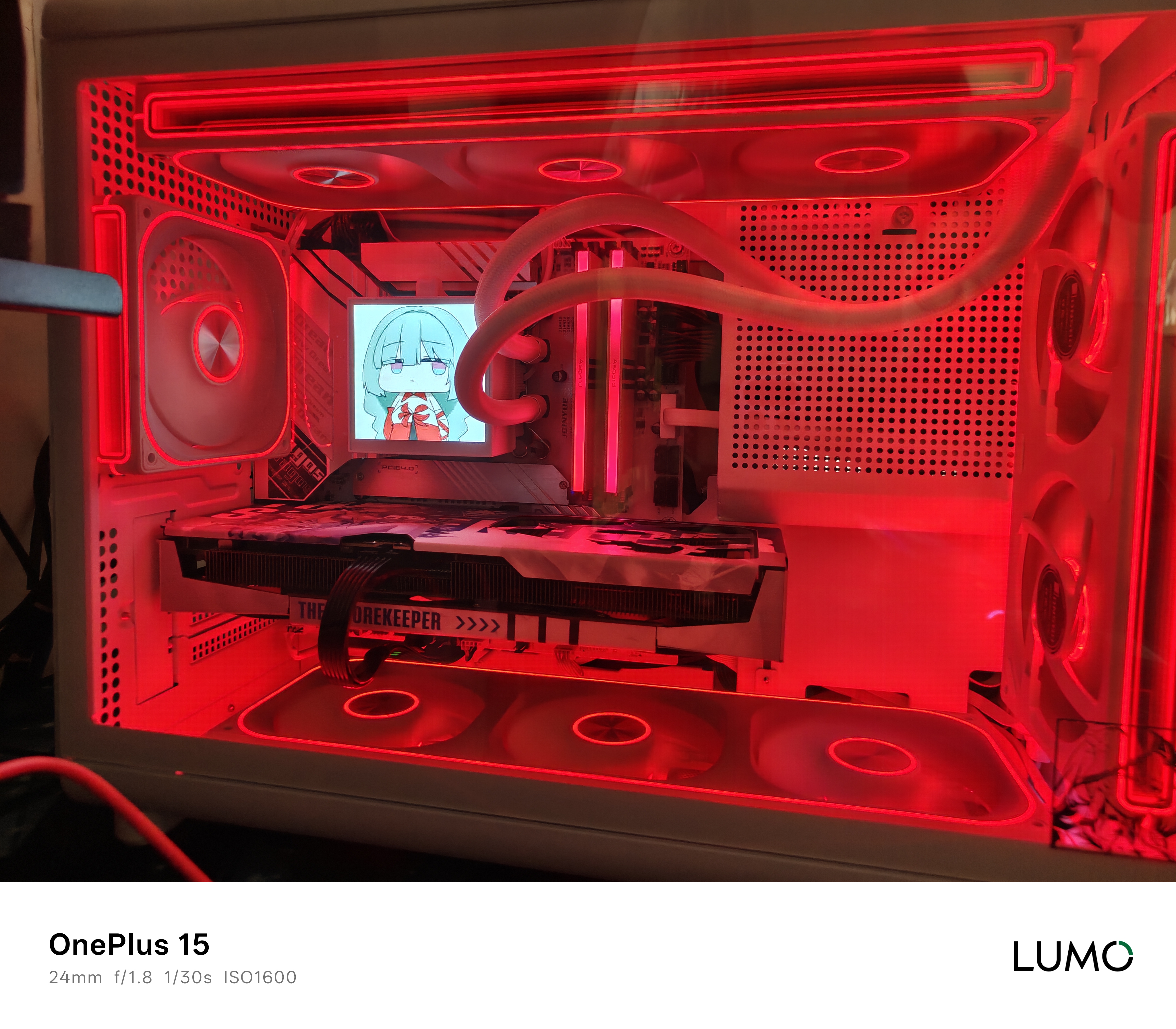 Thermaltake（Tt）钢影 冰霜360 一体式CPU水冷散热器 白色（4寸全面屏/ARGB风扇/360冷排/多平台） 实拍图