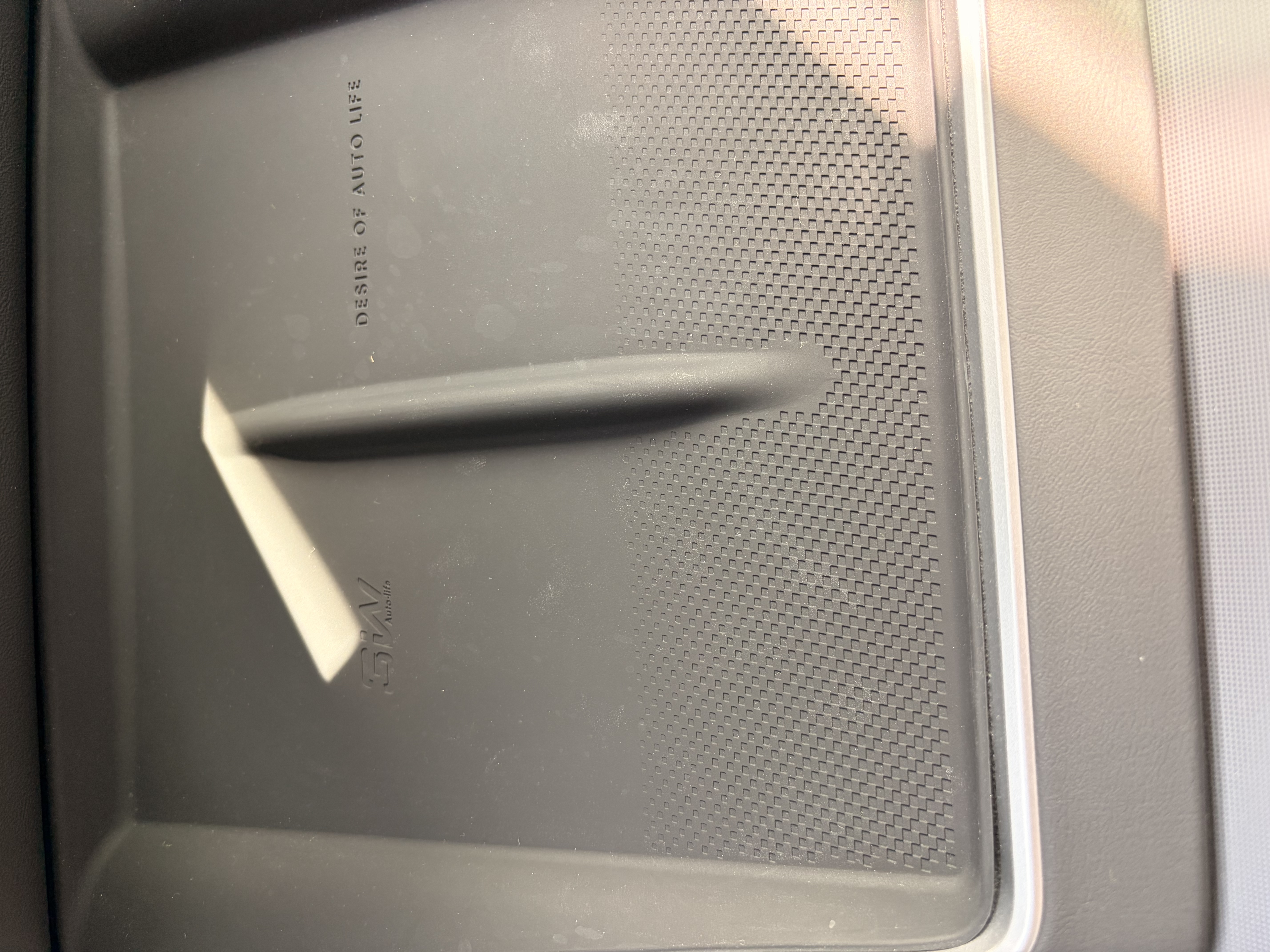 3W Auto-life适用于特斯拉焕新版ModelY/毛豆3专用硅胶无线充垫子中控下储物盒 实拍图