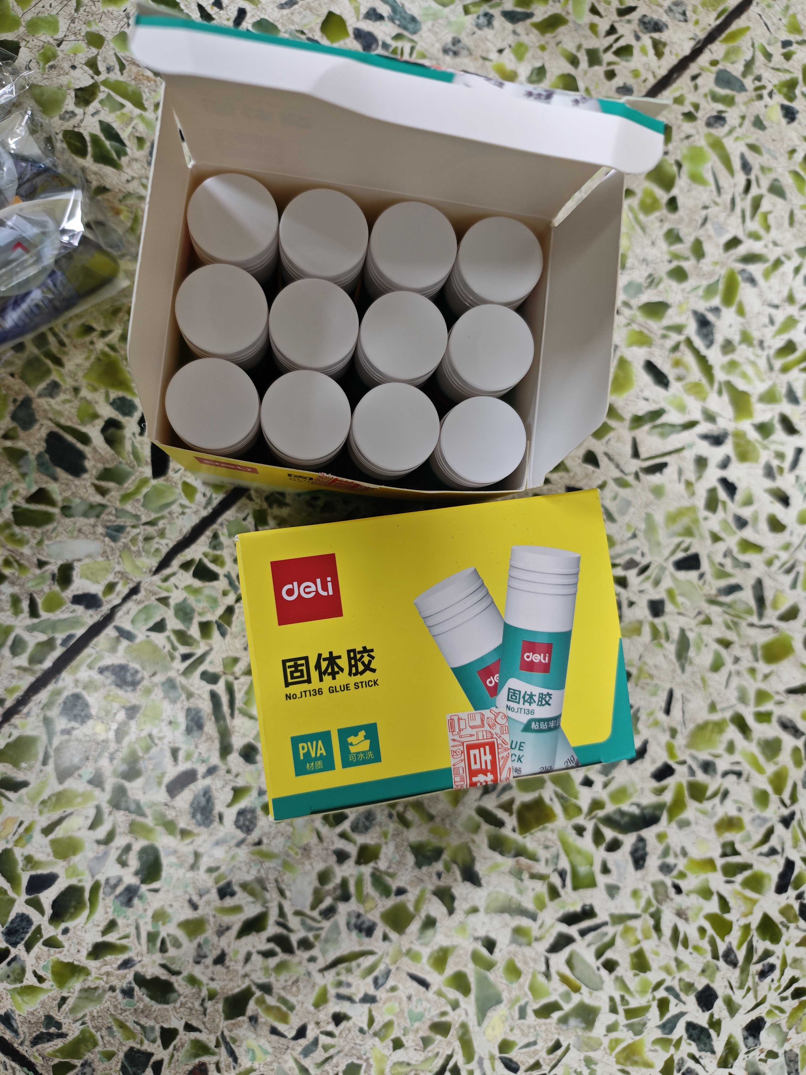 得力（deli）21g高粘PVA固体胶水 速干可水洗胶棒 DIY手工粘胶学生文具 12支 办公用品 7102DS 开学好物 实拍图